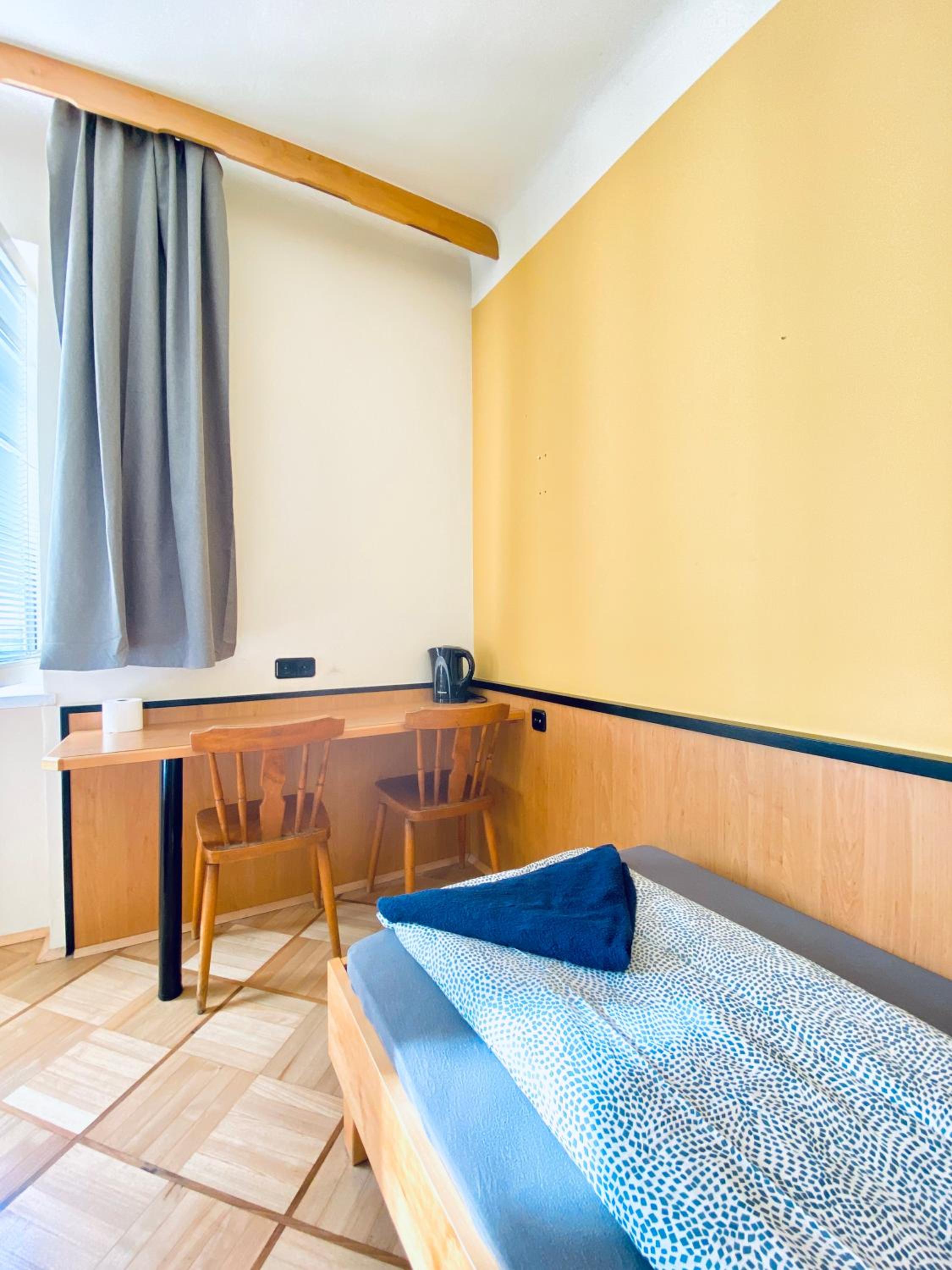 Affordable Central Rooms, 10-Min to Lugner City