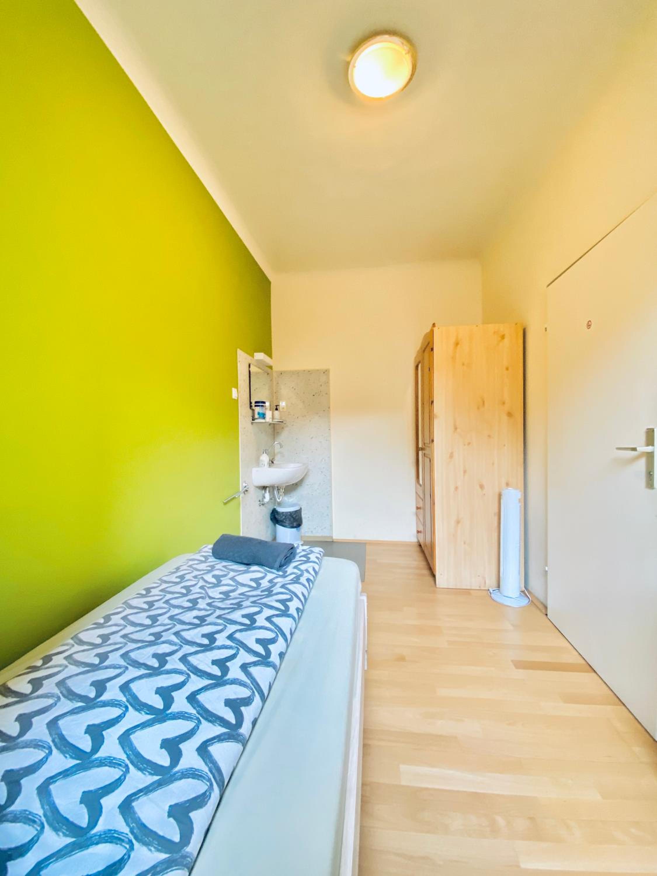 Affordable Central Rooms, 10-Min to Lugner City