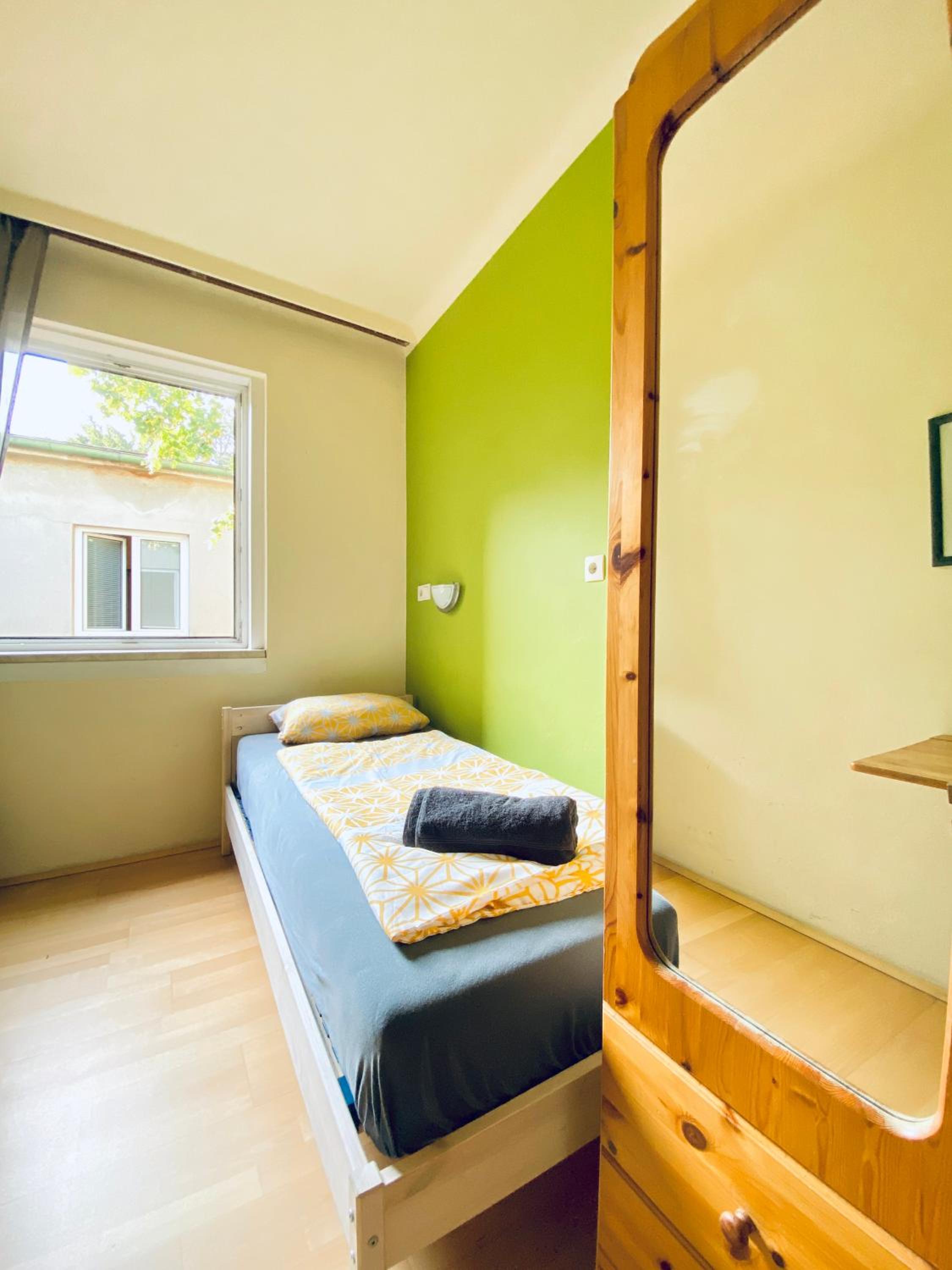 Affordable Central Rooms, 10-Min to Lugner City