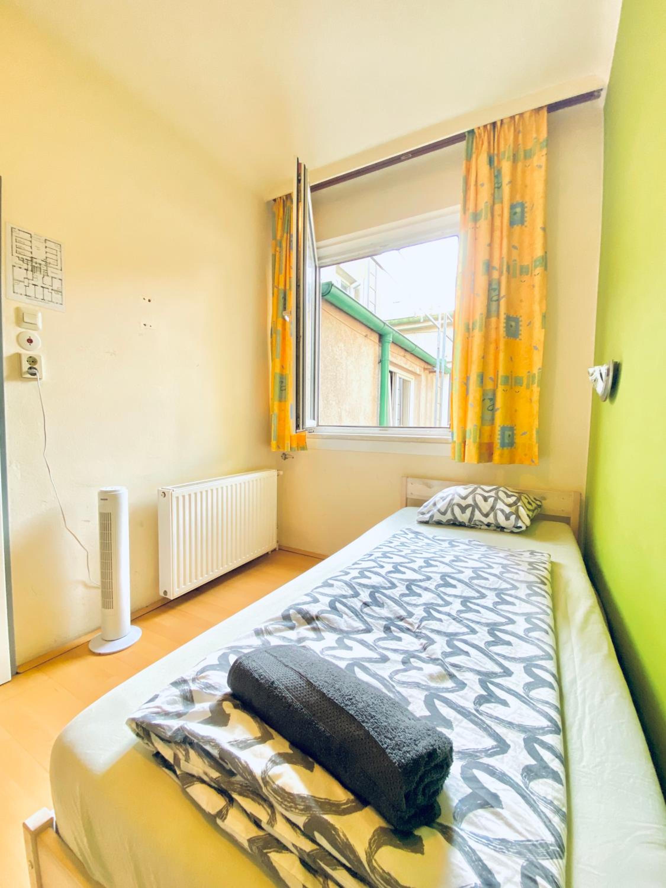 Affordable Central Rooms, 10-Min to Lugner City