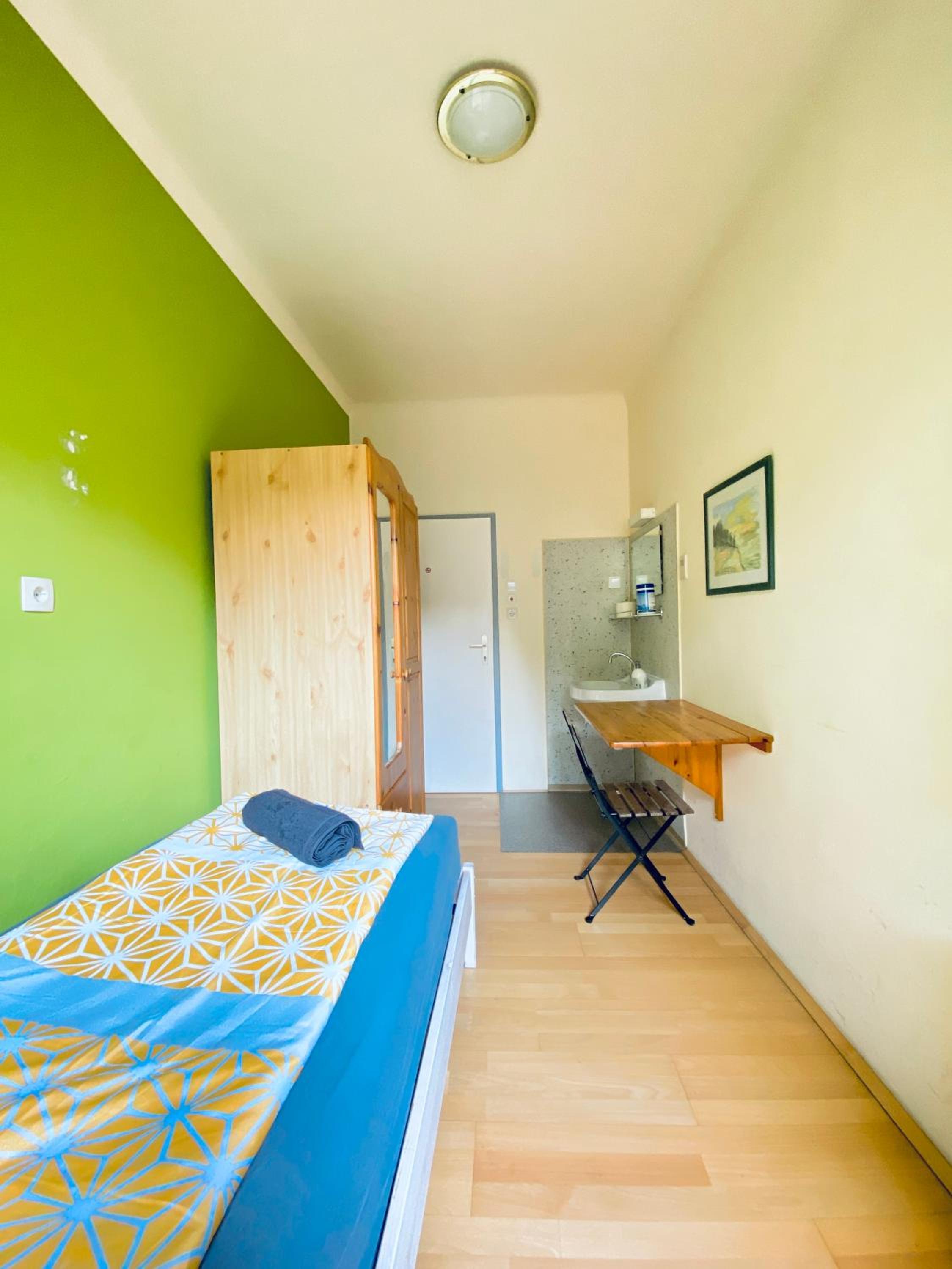 Affordable Central Rooms, 10-Min to Lugner City