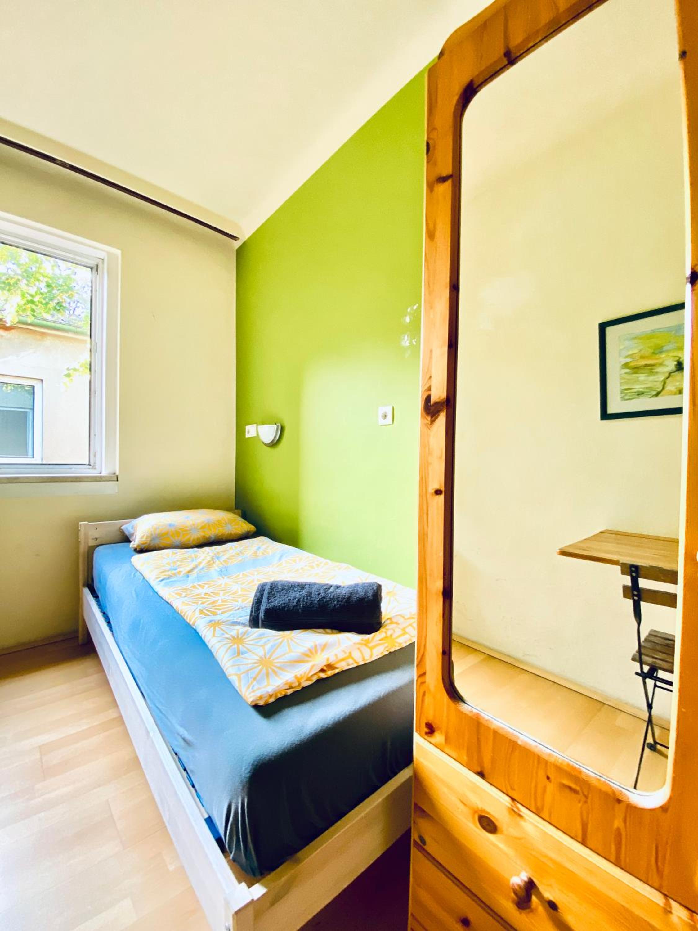 Affordable Central Rooms, 10-Min to Lugner City