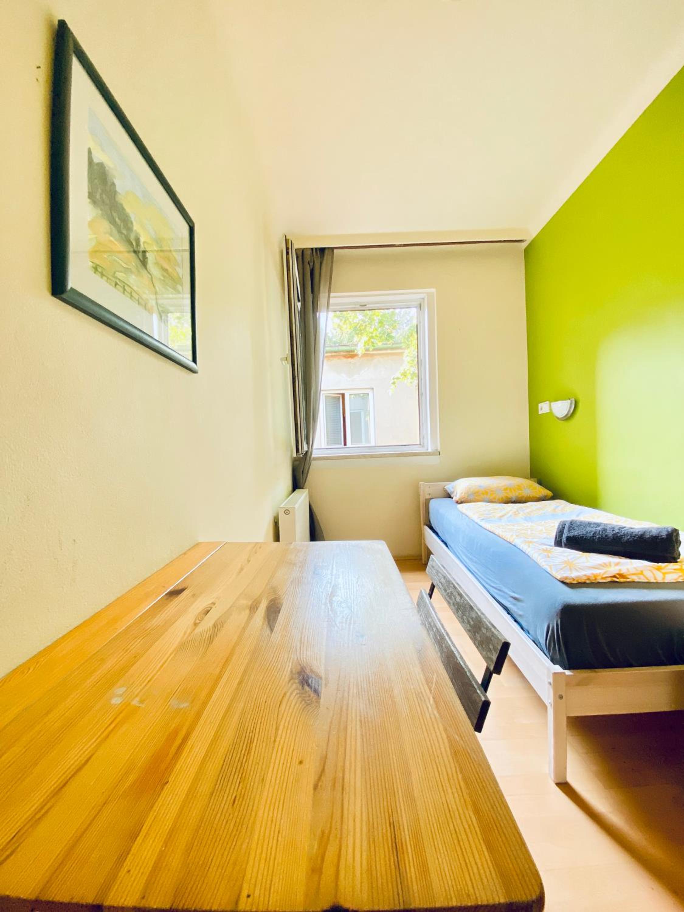 Affordable Central Rooms, 10-Min to Lugner City