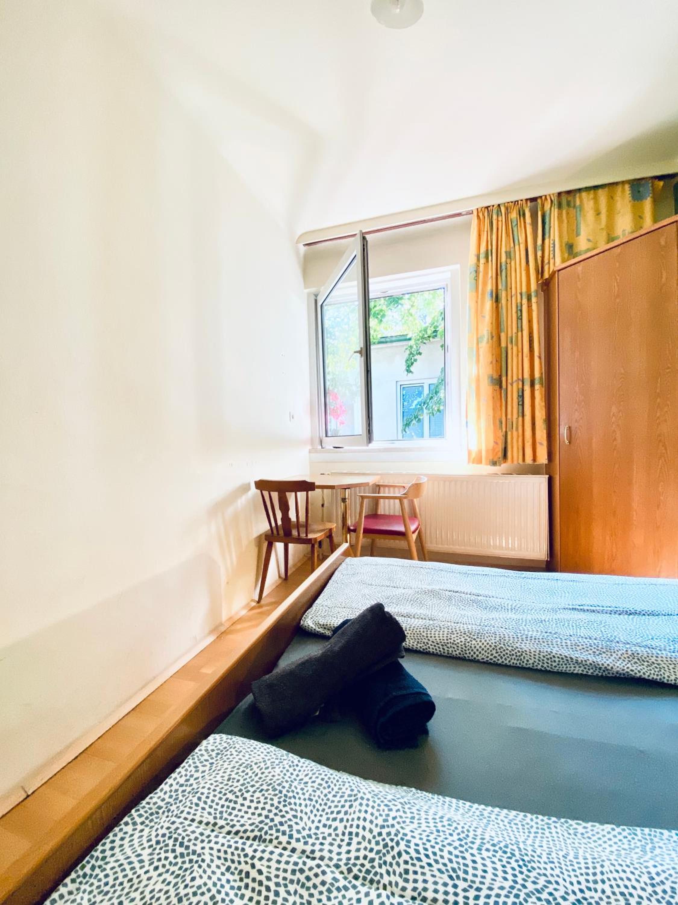 Affordable Central Rooms, 10-Min to Lugner City