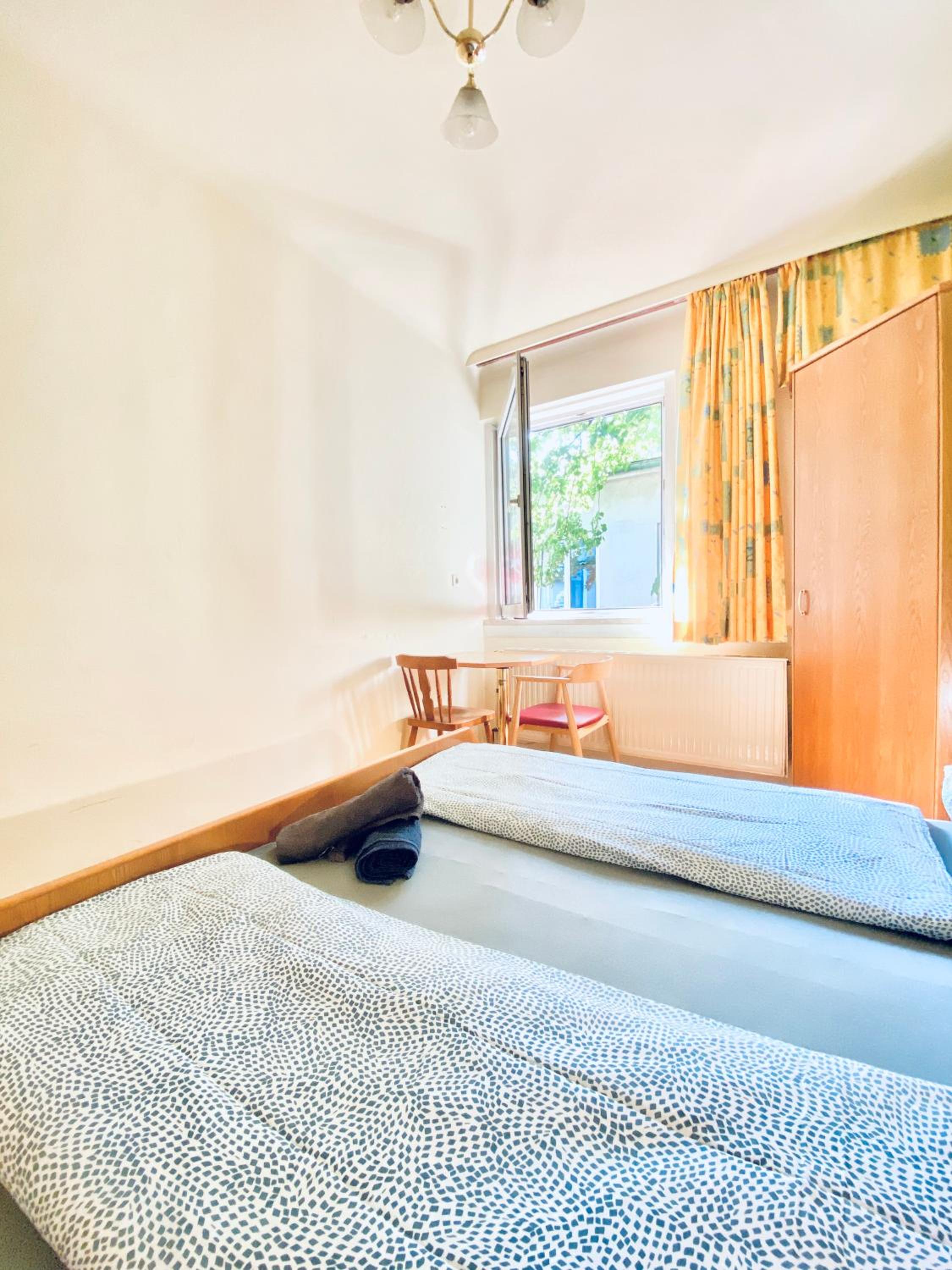 Affordable Central Rooms, 10-Min to Lugner City