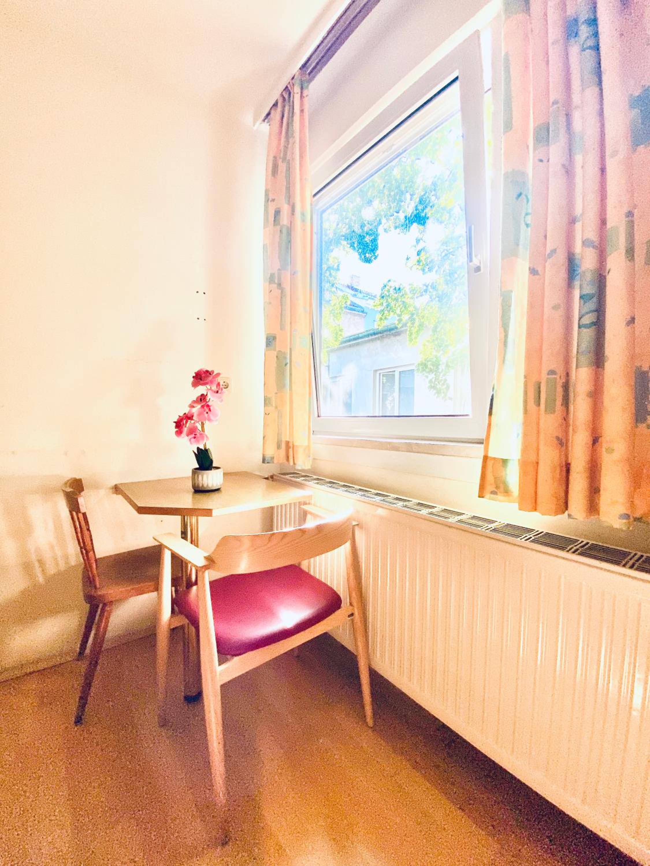 Affordable Central Rooms, 10-Min to Lugner City