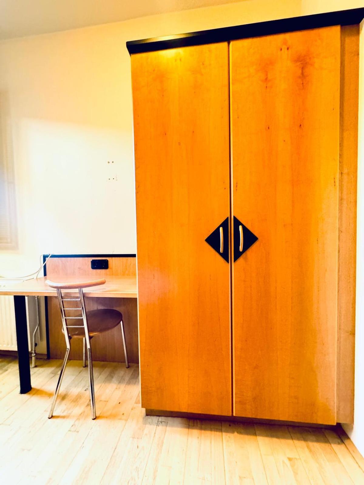 Affordable Central Rooms, 10-Min to Lugner City