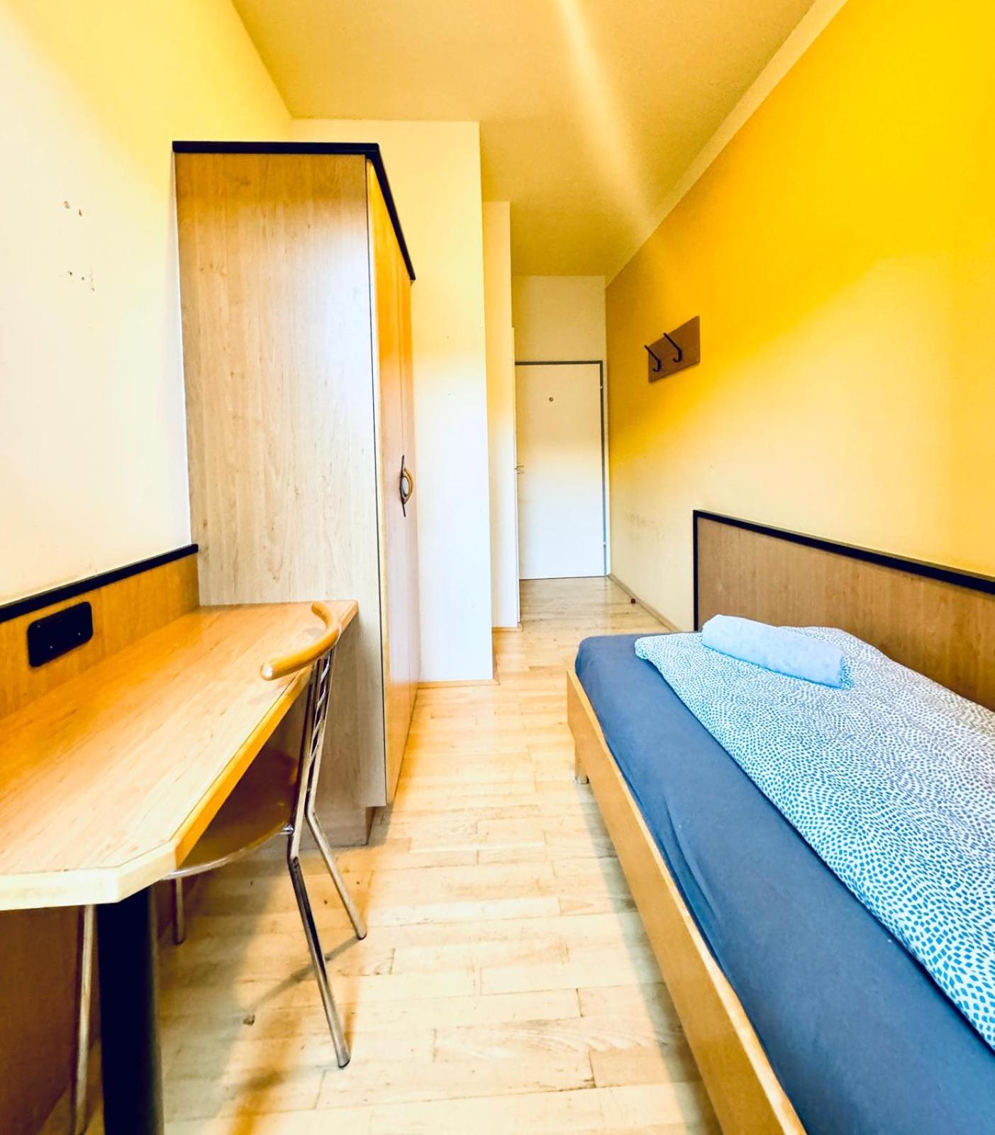 Affordable Central Rooms, 10-Min to Lugner City