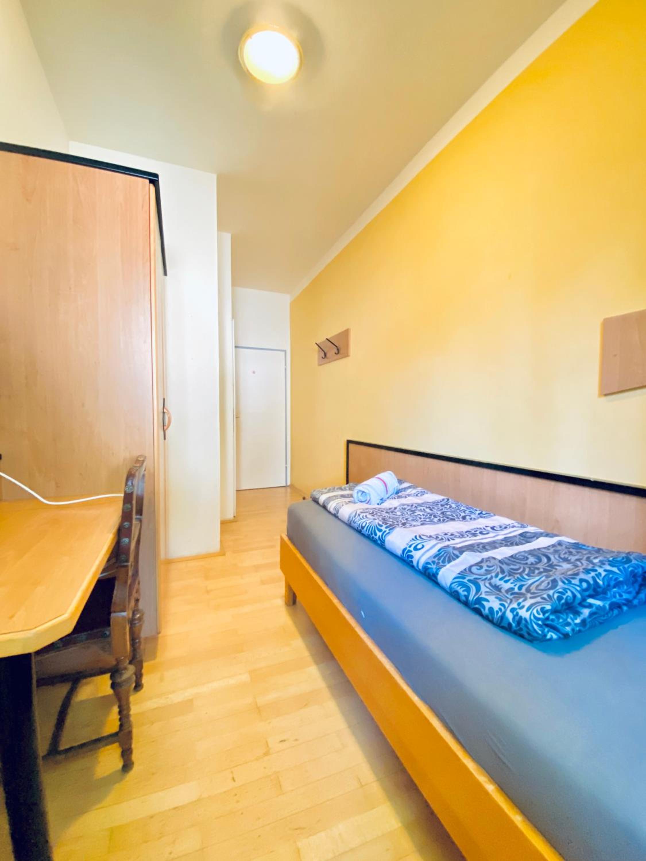 Affordable Central Rooms, 10-Min to Lugner City
