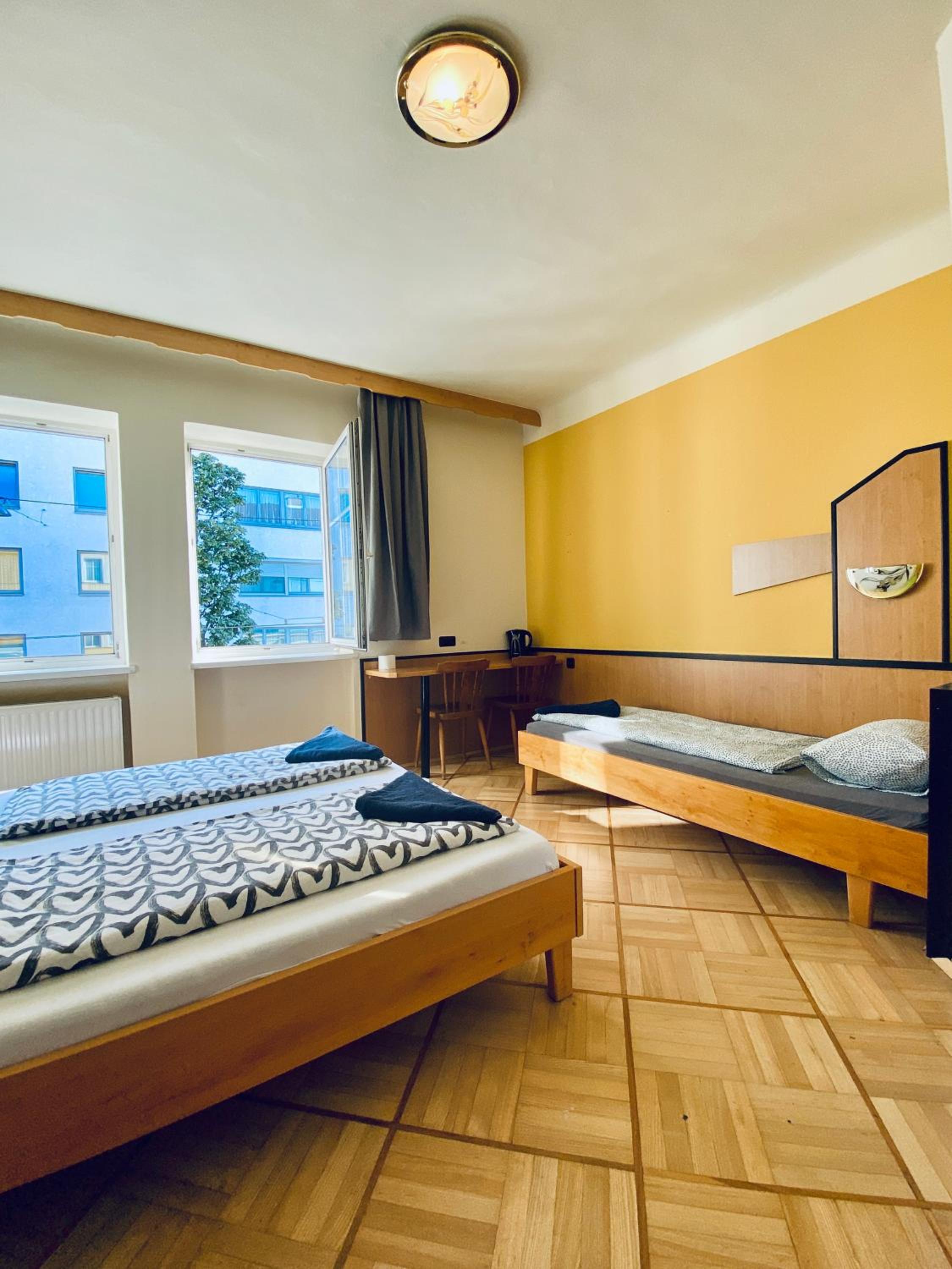 Affordable Central Rooms, 10-Min to Lugner City