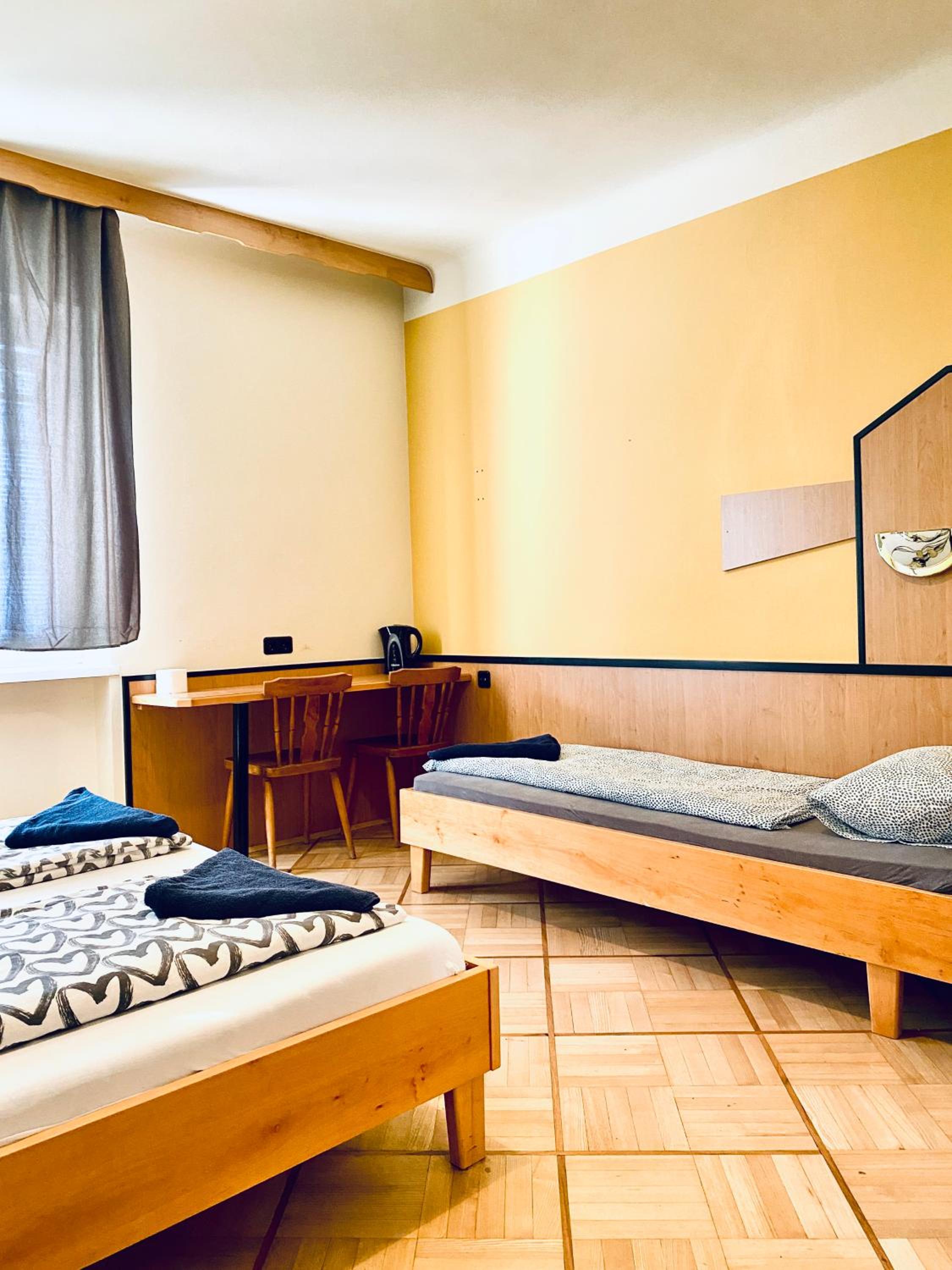 Affordable Central Rooms, 10-Min to Lugner City