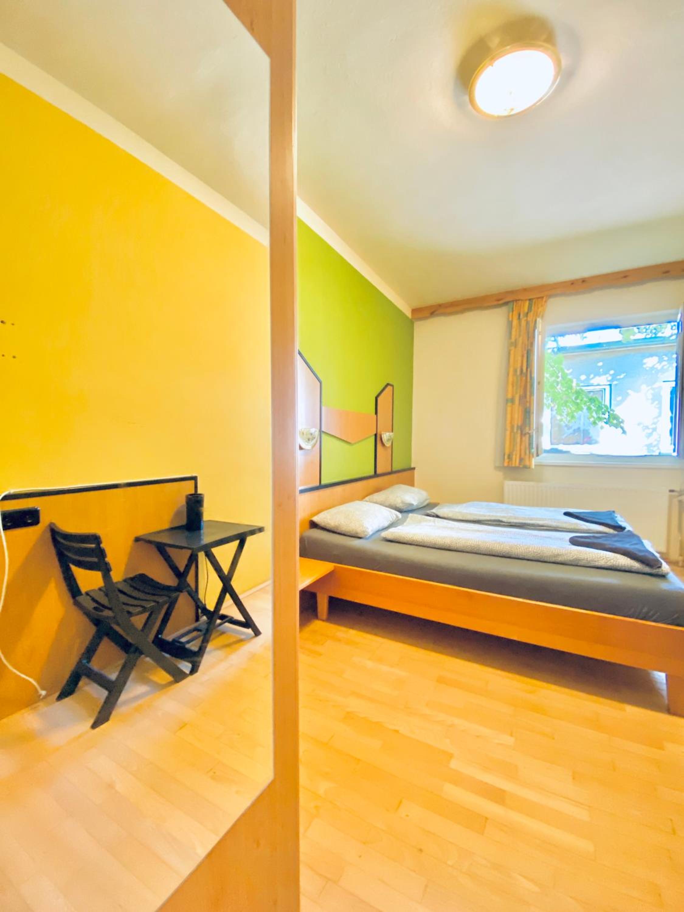 Affordable Central Rooms, 10-Min to Lugner City
