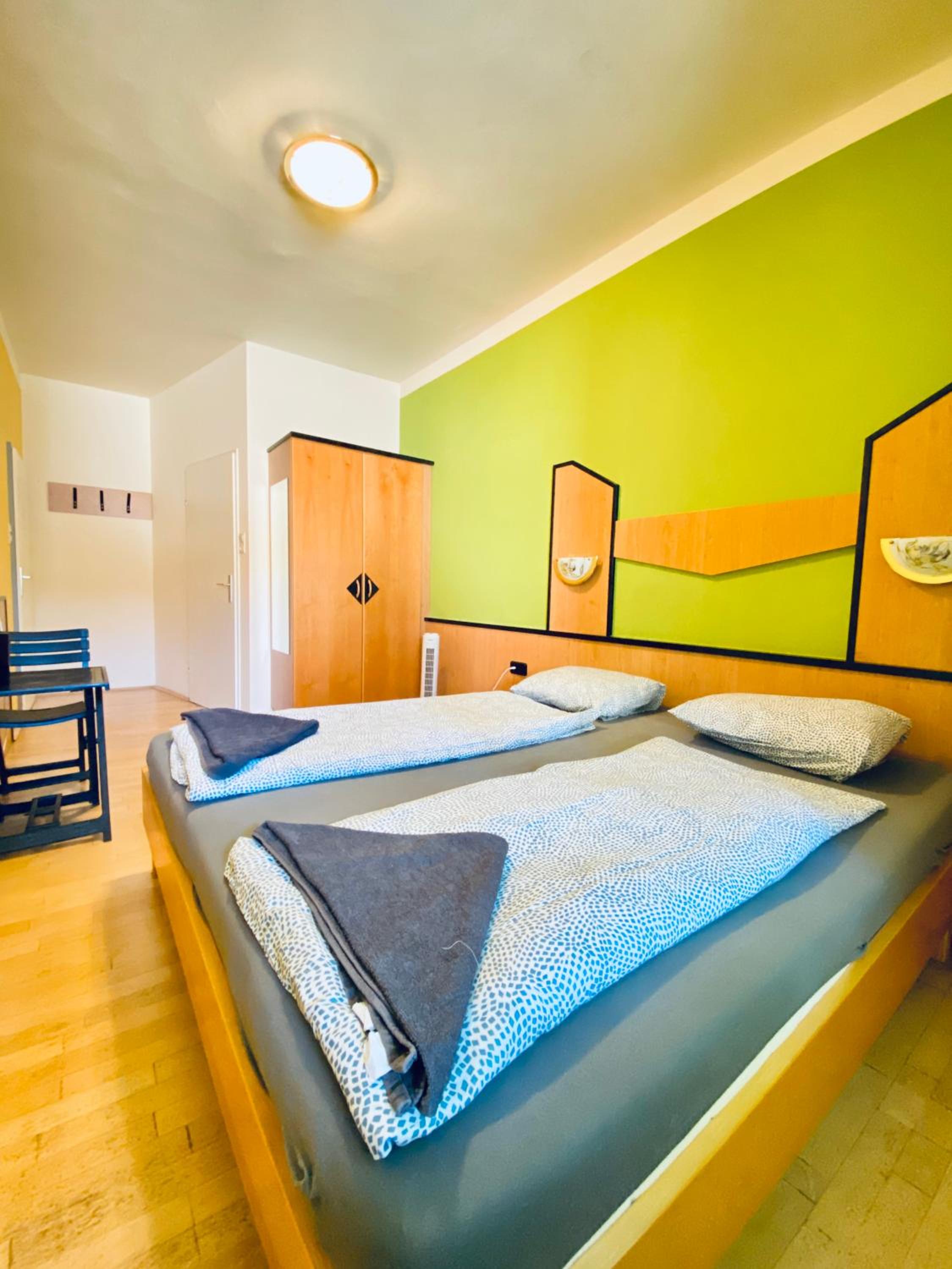 Affordable Central Rooms, 10-Min to Lugner City