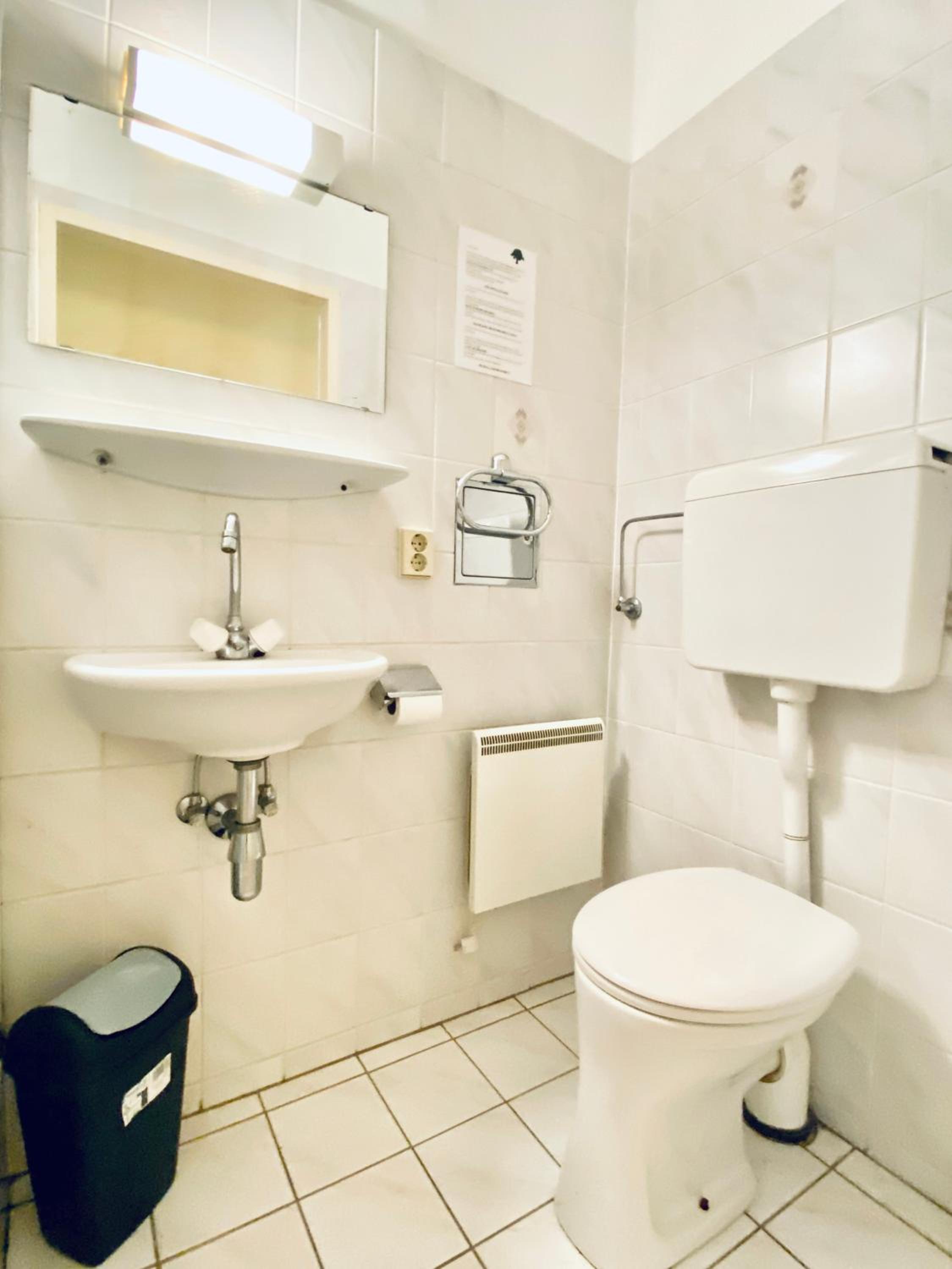 Affordable Central Rooms, 10-Min to Lugner City