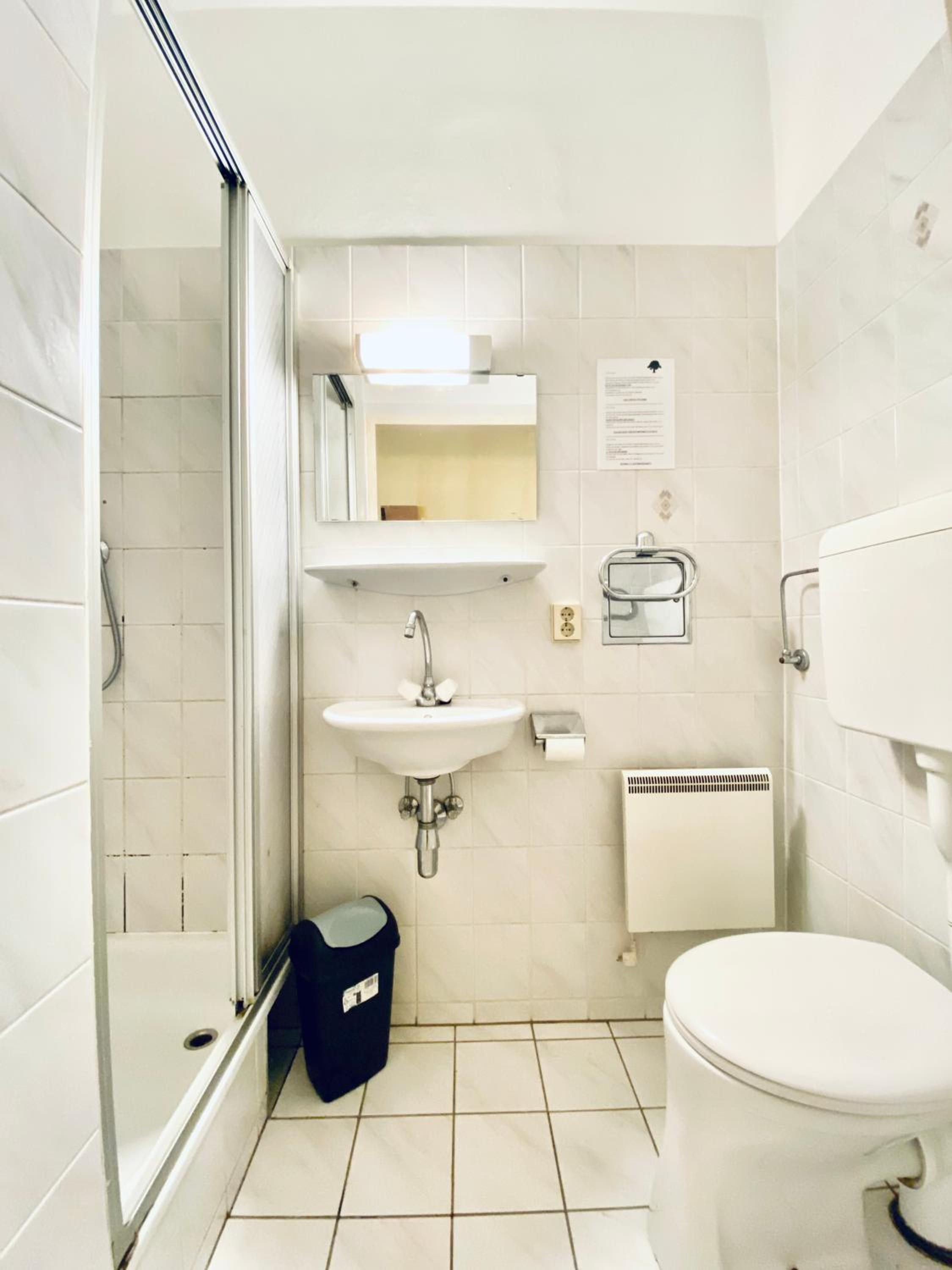 Affordable Central Rooms, 10-Min to Lugner City