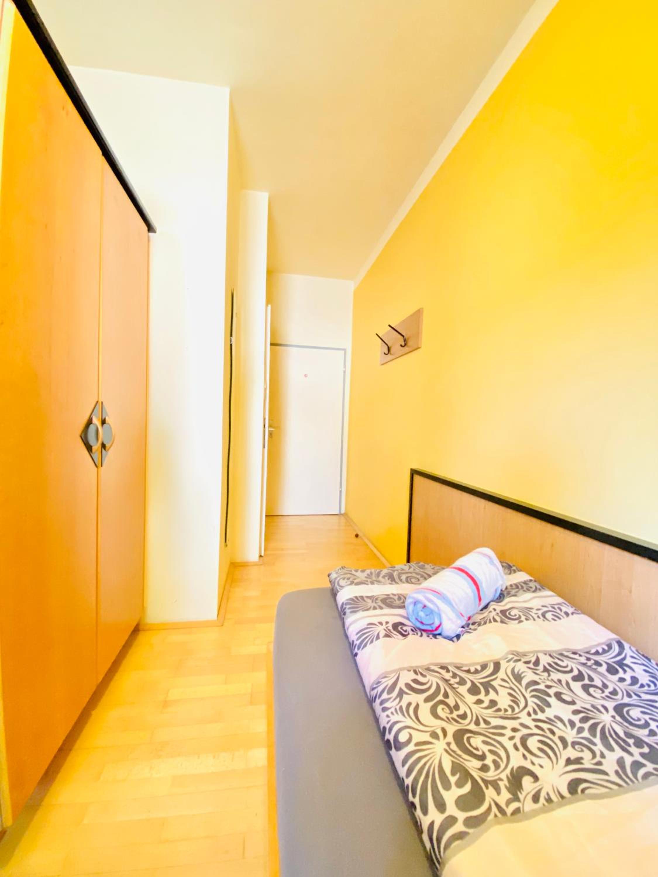 Affordable Central Rooms, 10-Min to Lugner City