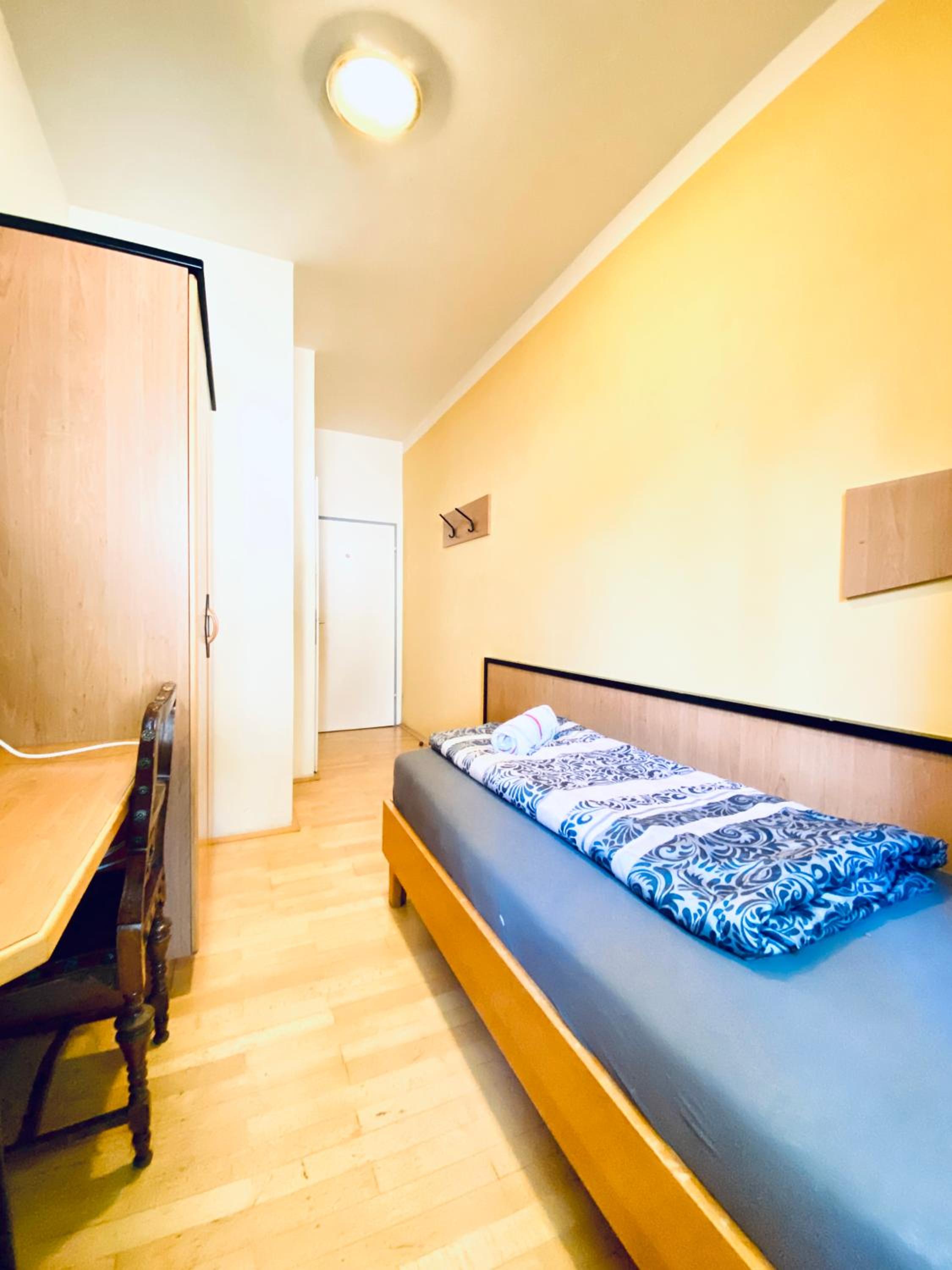 Affordable Central Rooms, 10-Min to Lugner City
