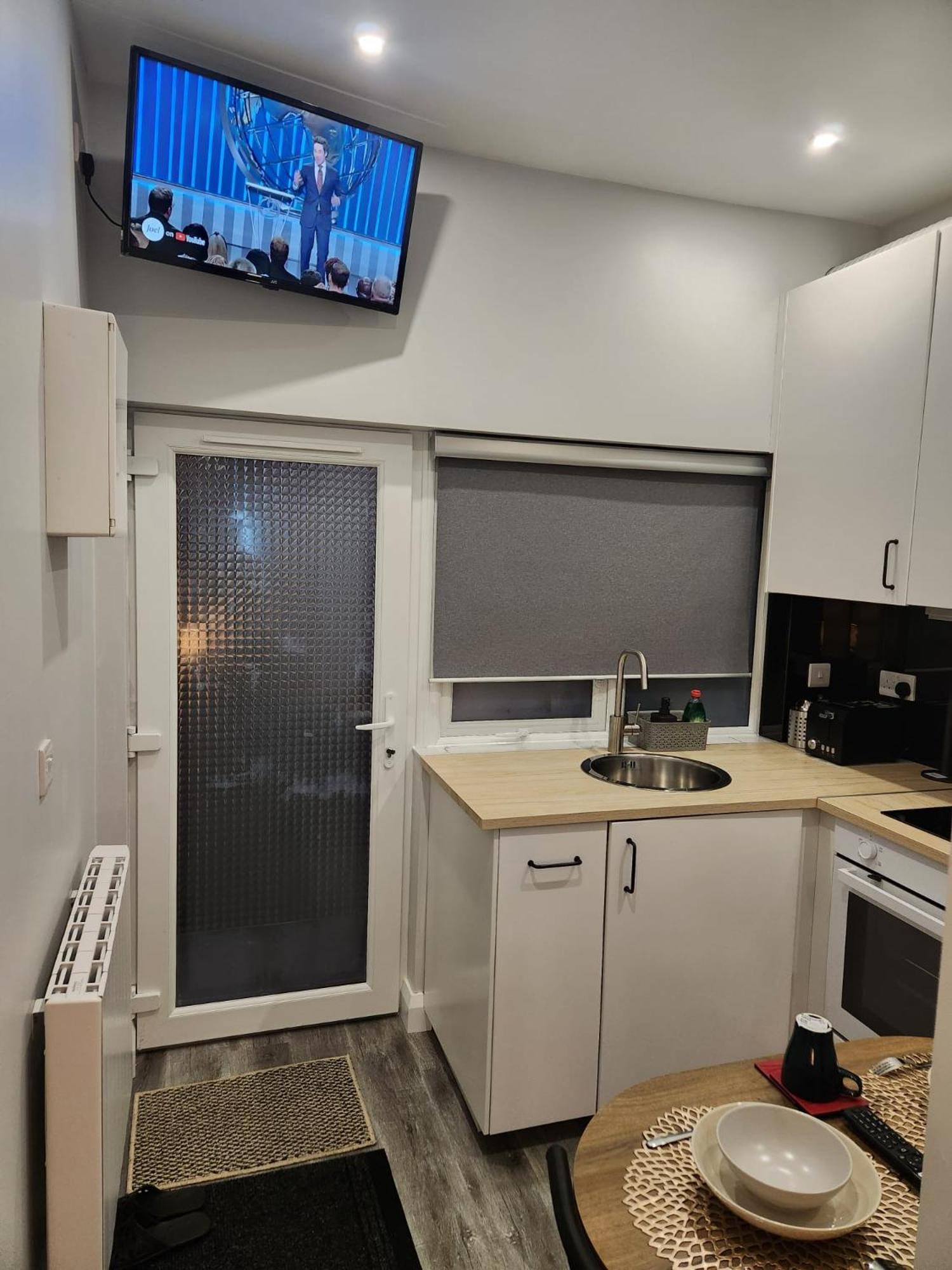 Dublin Deluxe Twin or king bed Studio Near Airport & City