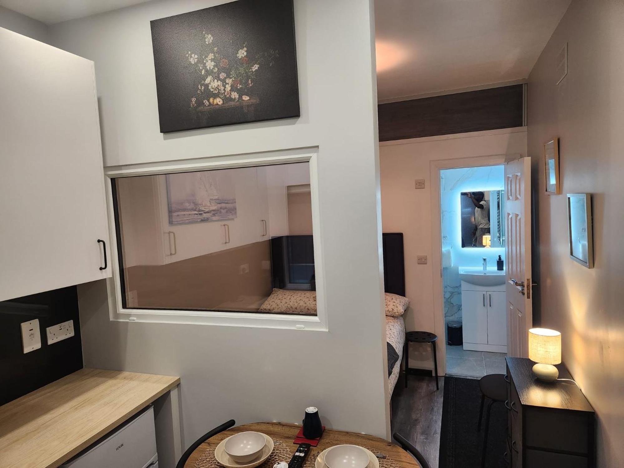 Dublin Deluxe Twin or king bed Studio Near Airport & City