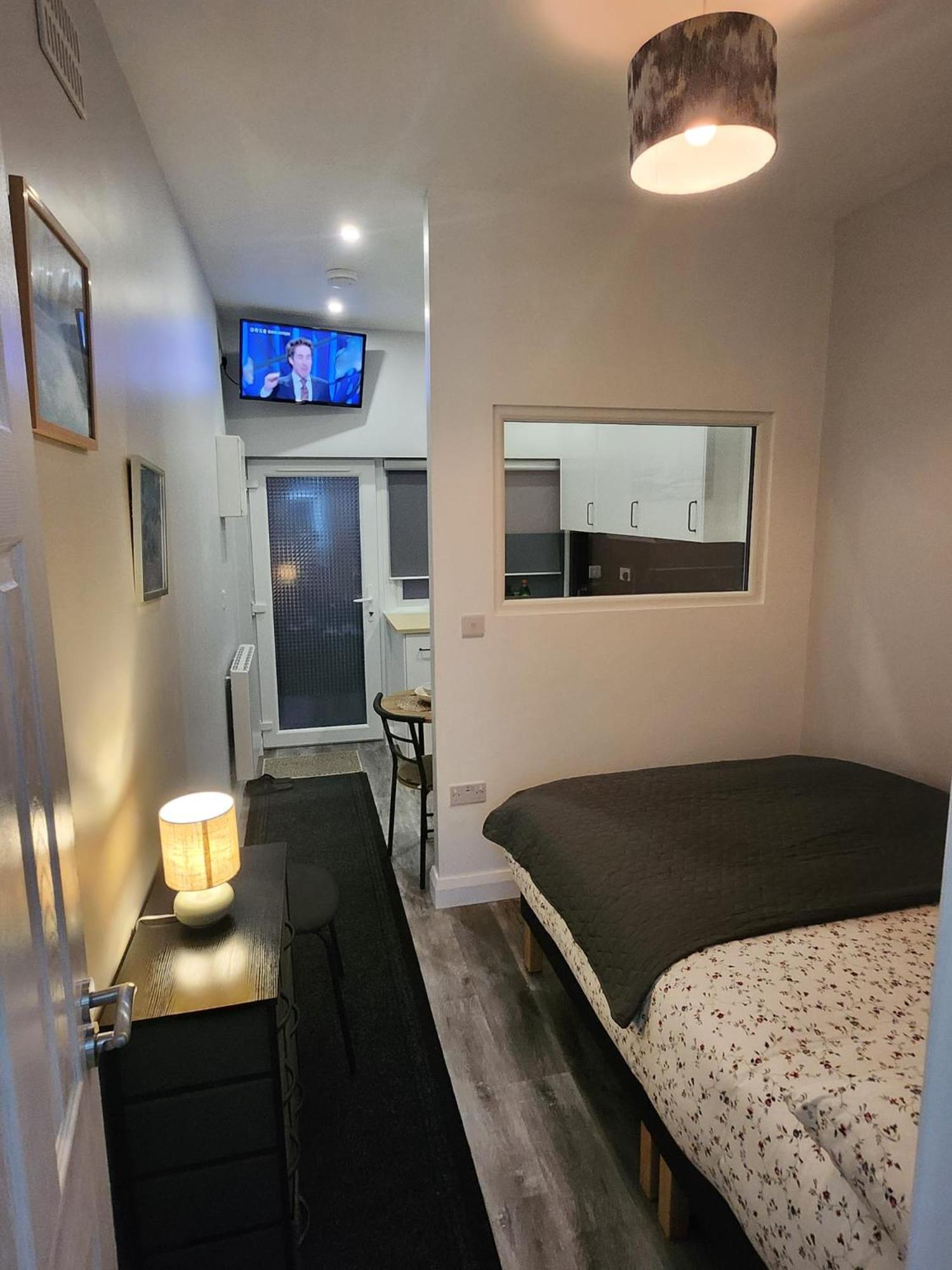Dublin Deluxe Twin or king bed Studio Near Airport & City