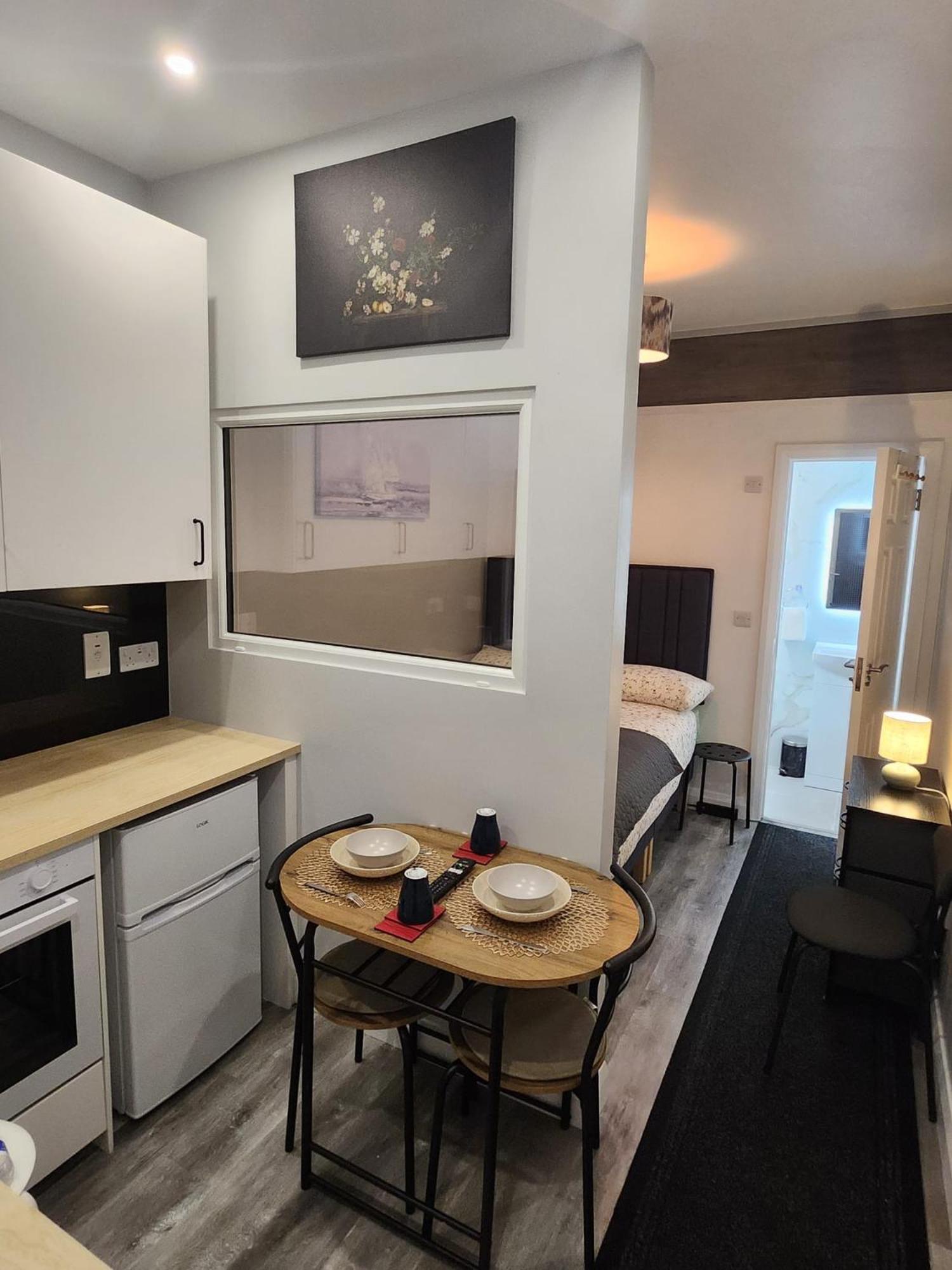 Dublin Deluxe Twin or king bed Studio Near Airport & City