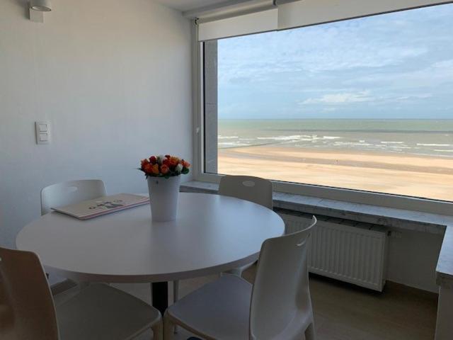 Super Modern Studio with Sea View T66
