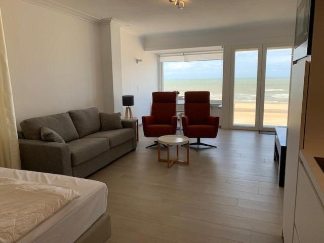 Super Modern Studio with Sea View T66