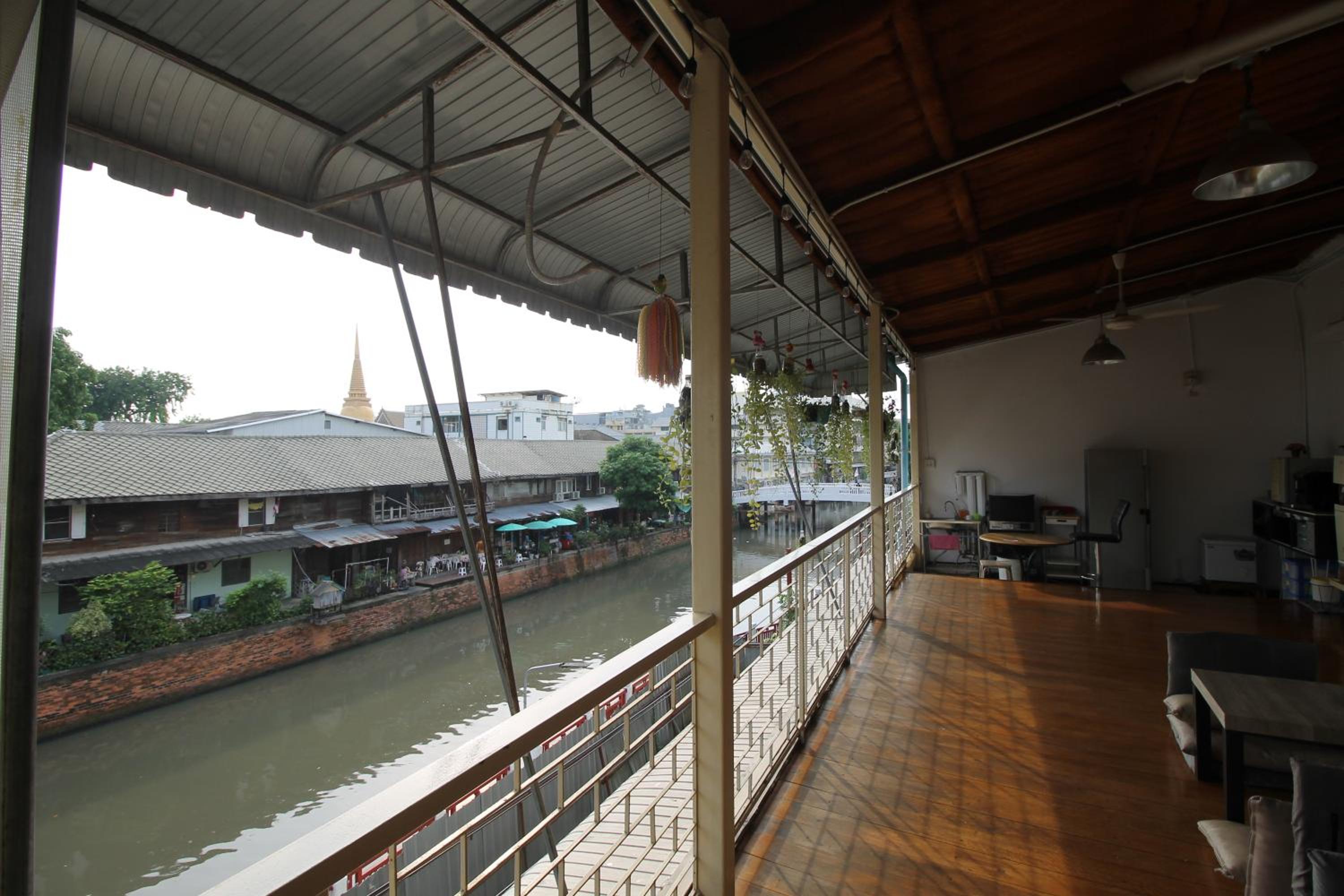 Baan Nampetch Hostel