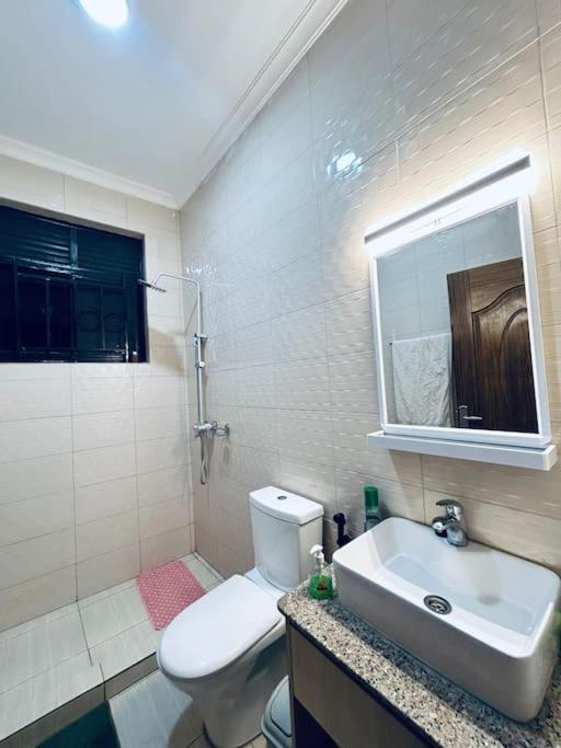Elegant & modern 2 bedroom flat view 4