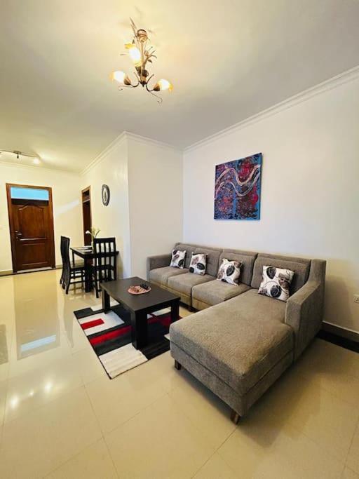 Cozy modern 2 bedroom flat view 3