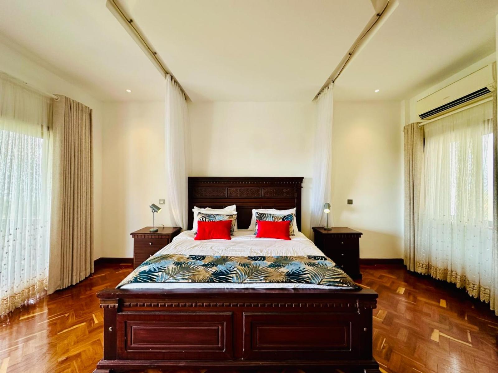 Libra holiday suites