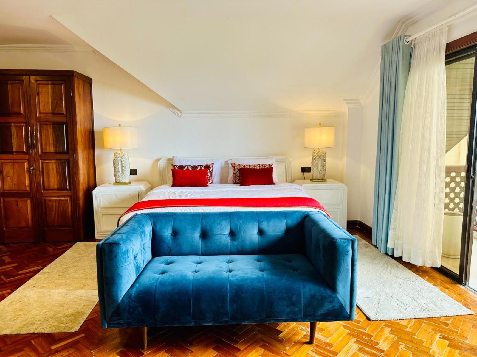 Libra holiday suites