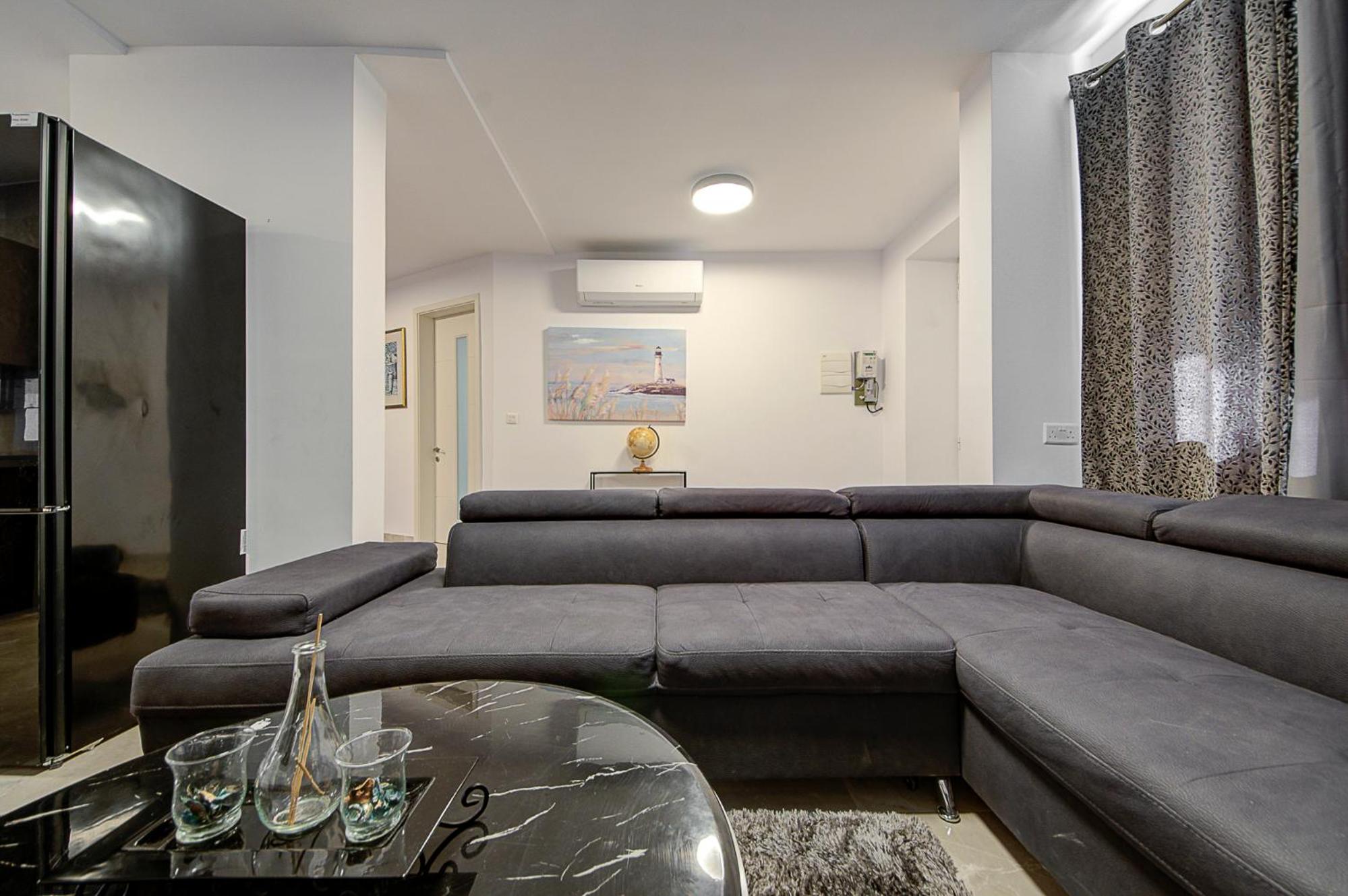 Cosy 3BR Home with Backyard in central of Gzira by 360 Estates photo 4