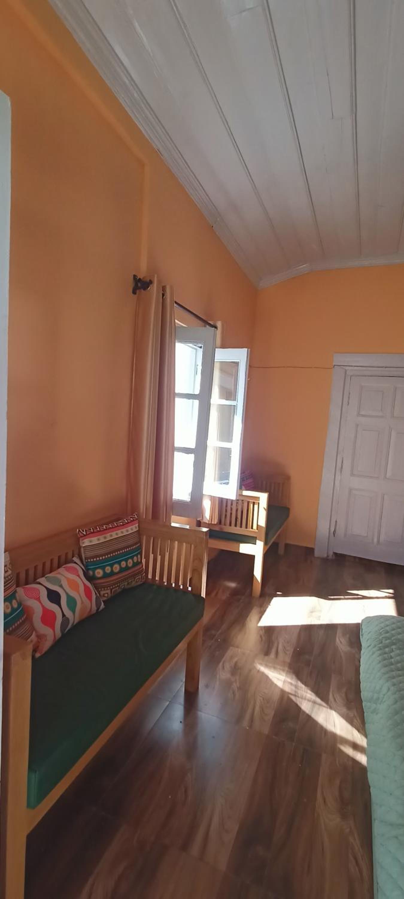 Pet Friendly Summer House Cottage view 3
