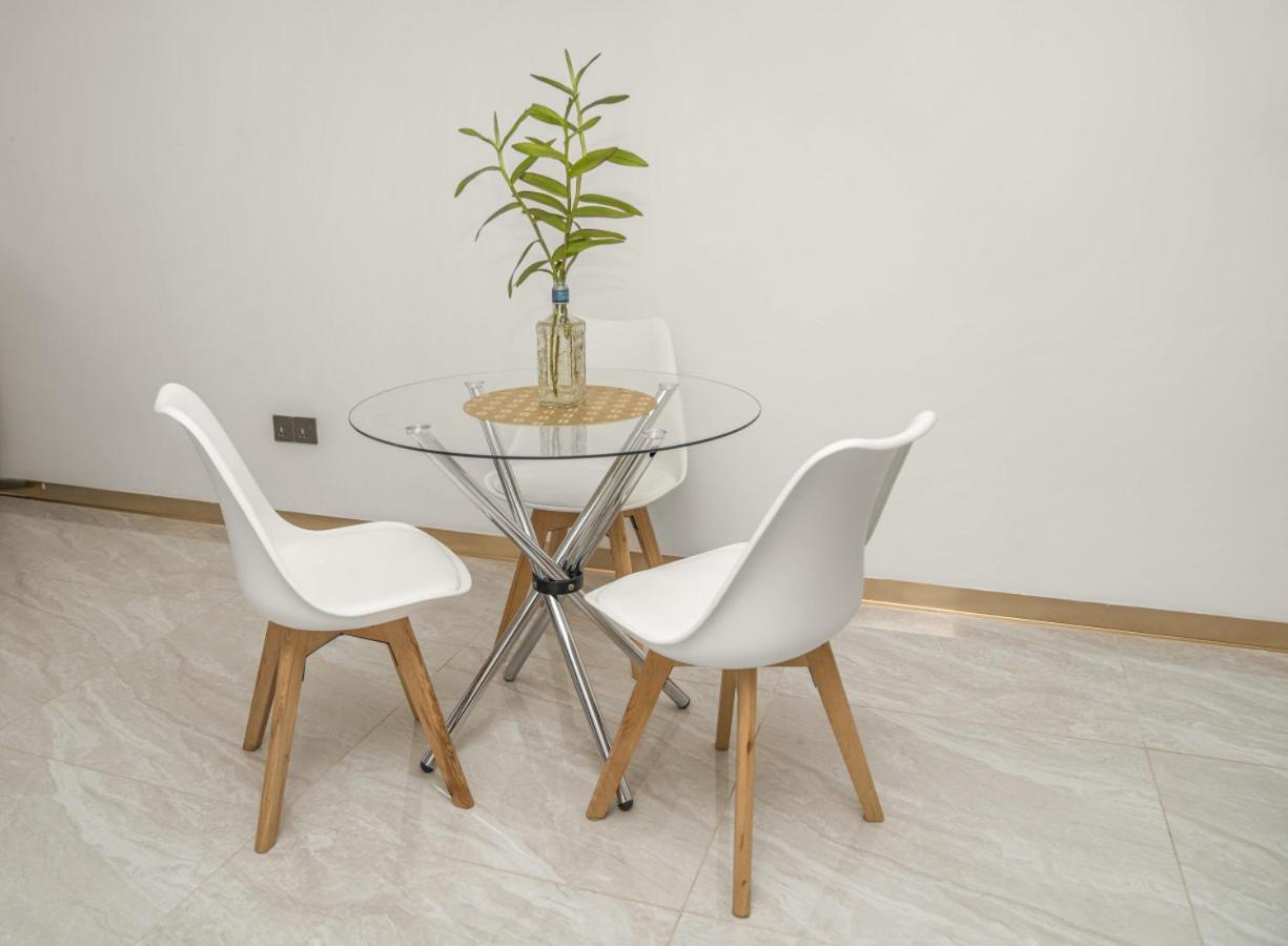 Stylish and Spacious 1Bedroom Apartment with King Bed in Prime Location
