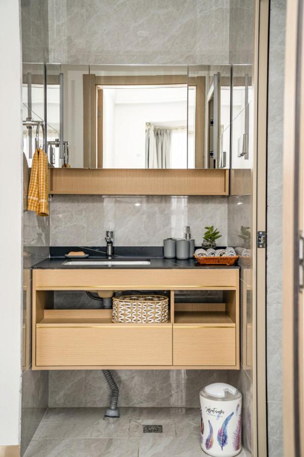 Stylish and Spacious 1Bedroom Apartment with King Bed in Prime Location
