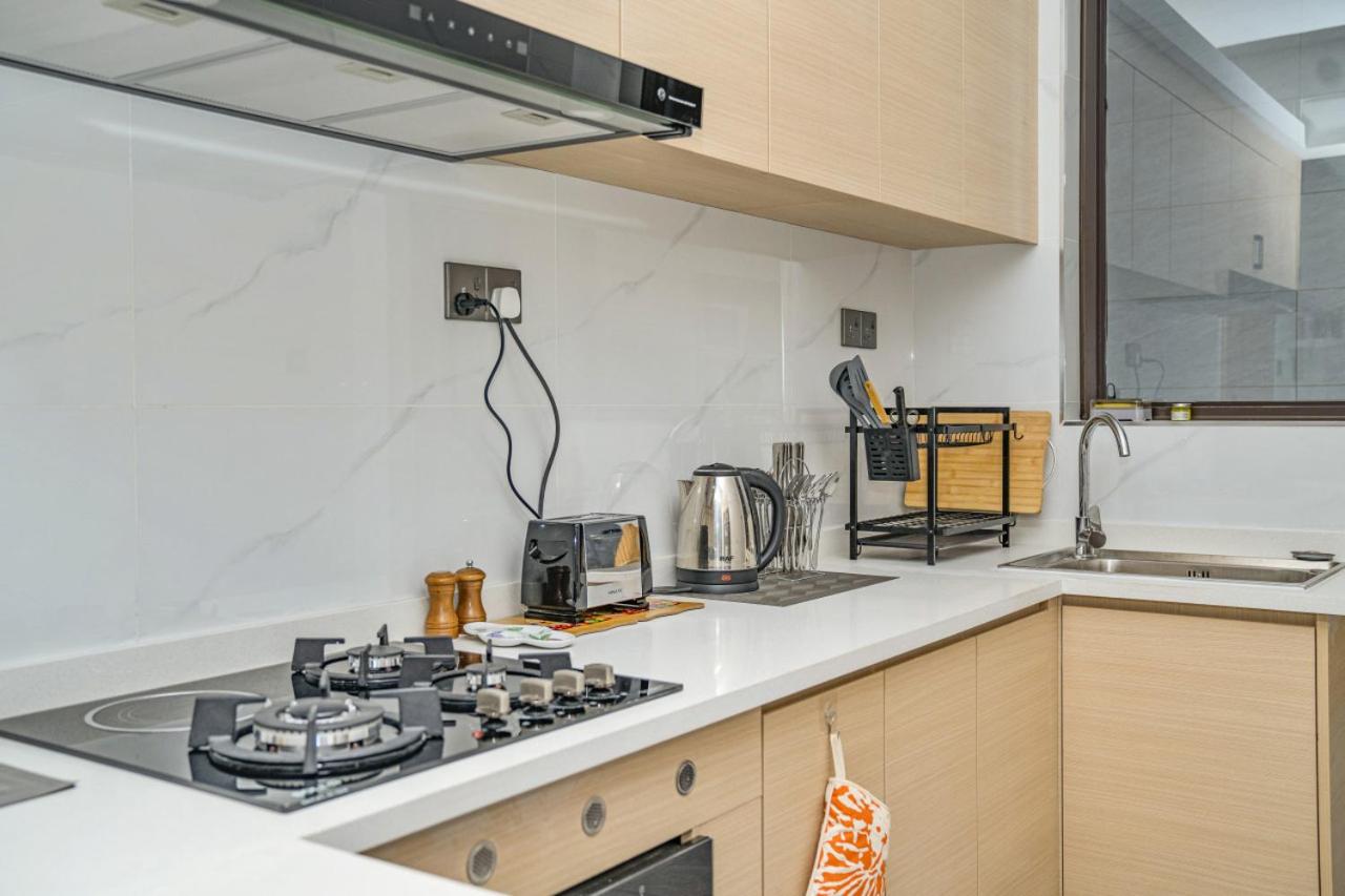 Stylish and Spacious 1Bedroom Apartment with King Bed in Prime Location