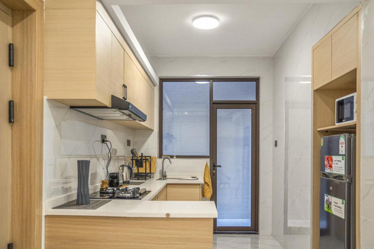 Stylish and Spacious 1Bedroom Apartment with King Bed in Prime Location