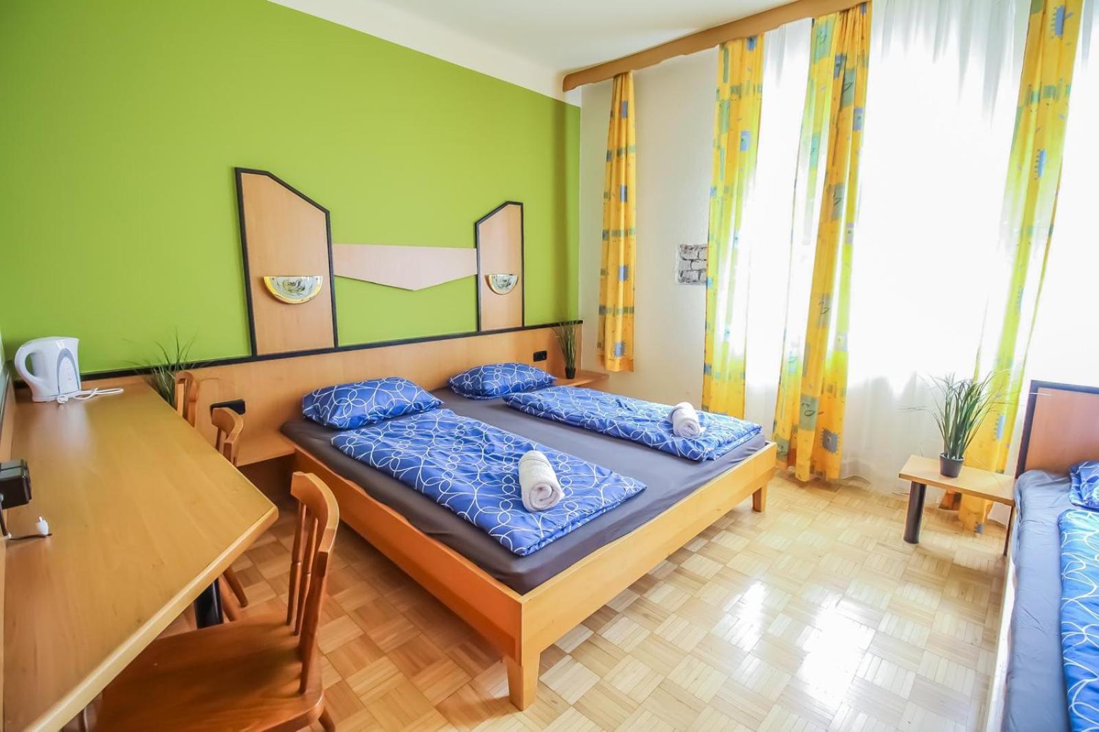 Affordable Central Rooms, 10-Min to Lugner City
