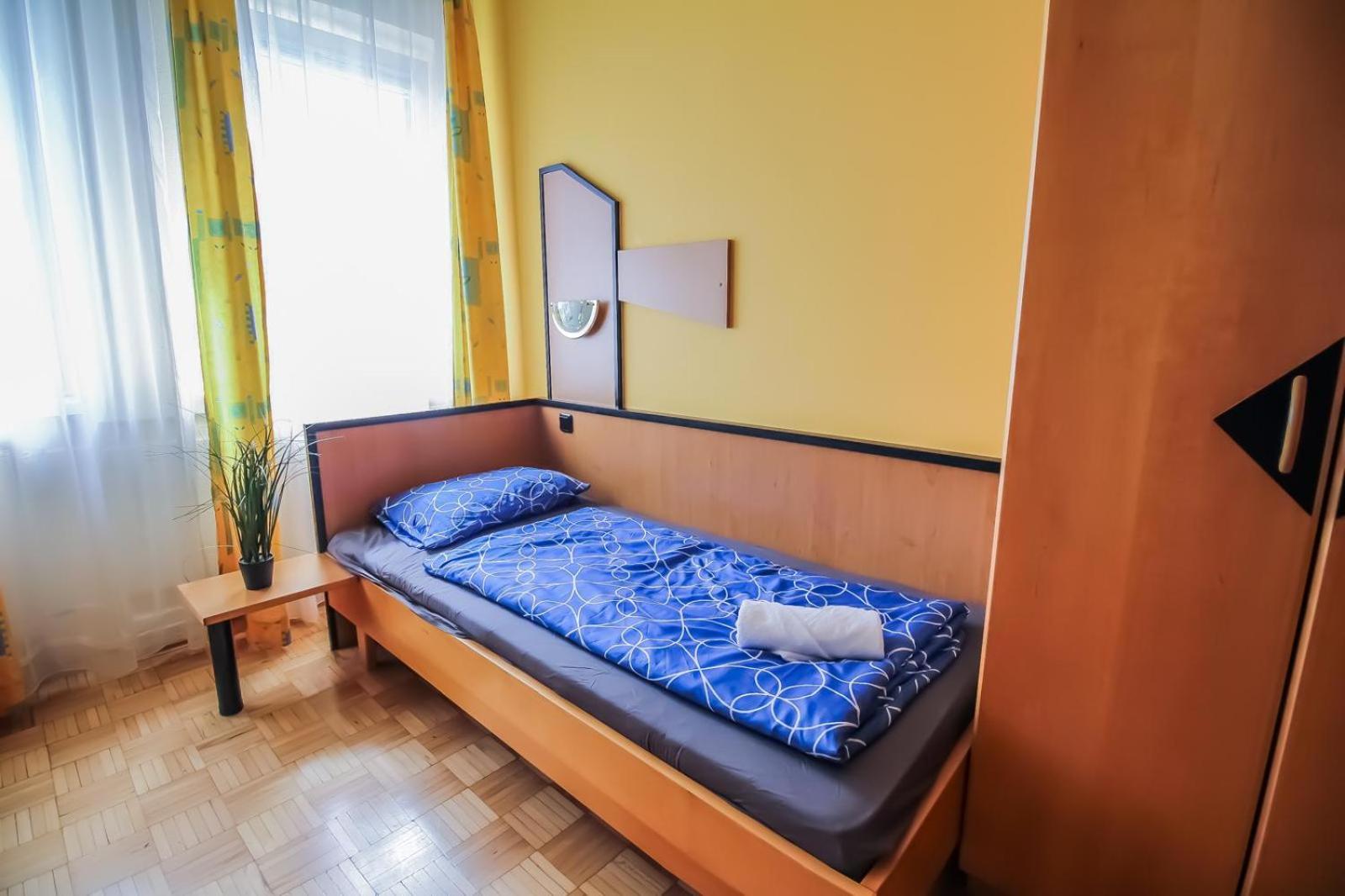 Affordable Central Rooms, 10-Min to Lugner City