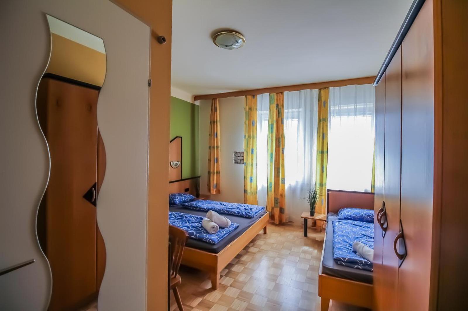 Affordable Central Rooms, 10-Min to Lugner City