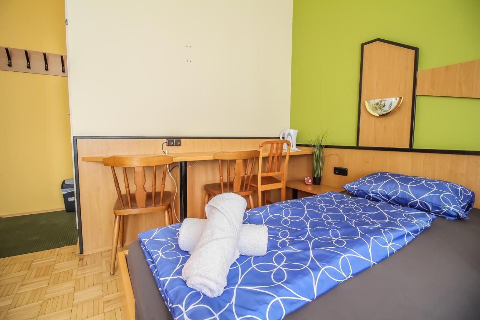 Affordable Central Rooms, 10-Min to Lugner City