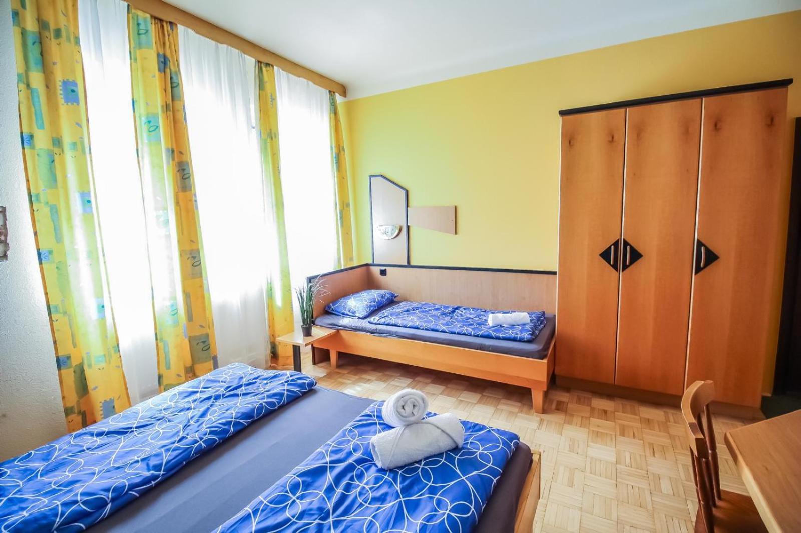 Affordable Central Rooms, 10-Min to Lugner City