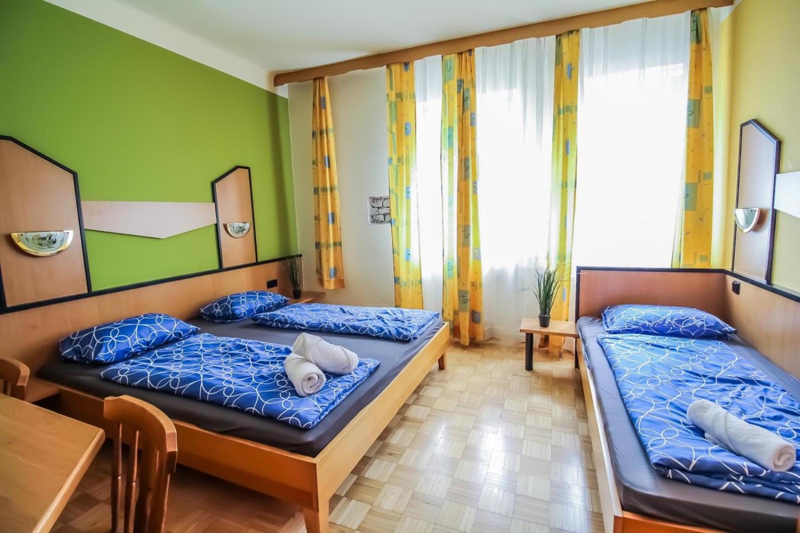 Affordable Central Rooms, 10-Min to Lugner City