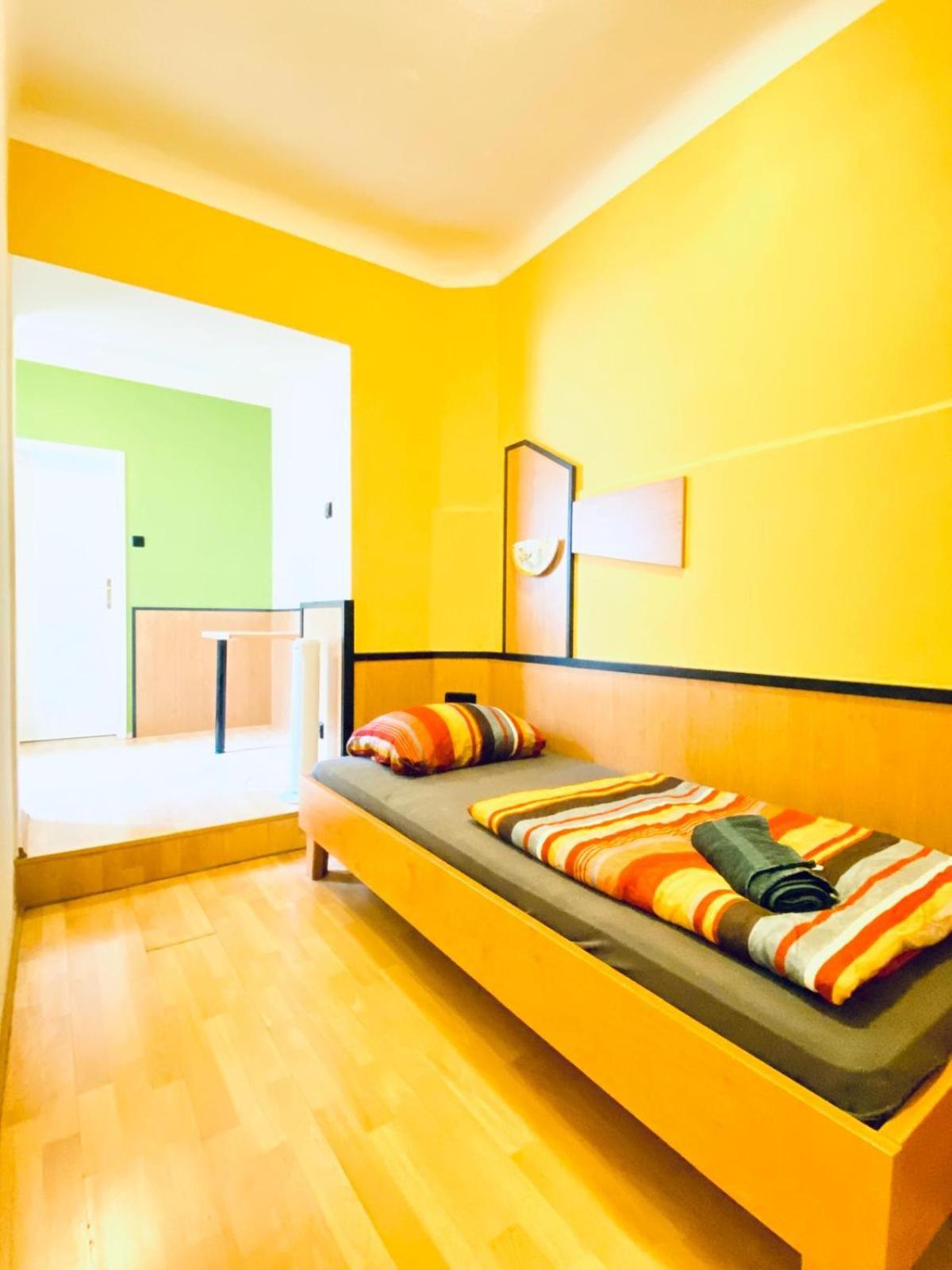 Affordable Central Rooms, 10-Min to Lugner City