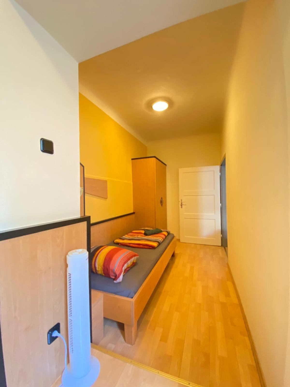 Affordable Central Rooms, 10-Min to Lugner City