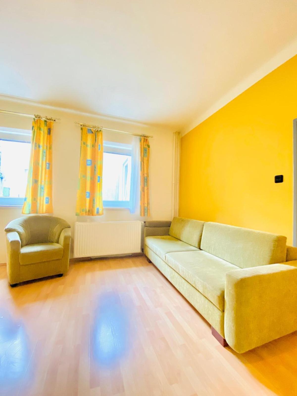 Affordable Central Rooms, 10-Min to Lugner City