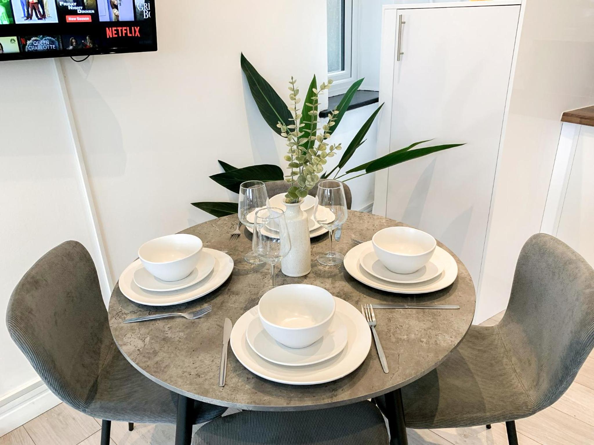 Modern 1-Bedroom Apartments near Shoreditch, Old Street & Hoxton by NourNest Apartments