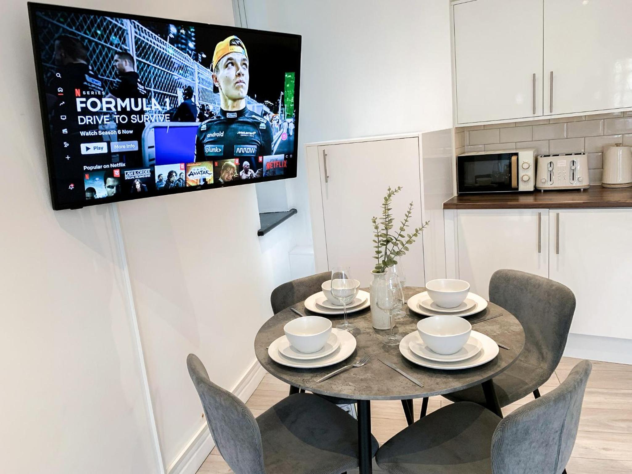 Modern 1-Bedroom Apartments near Shoreditch, Old Street & Hoxton by NourNest Apartments