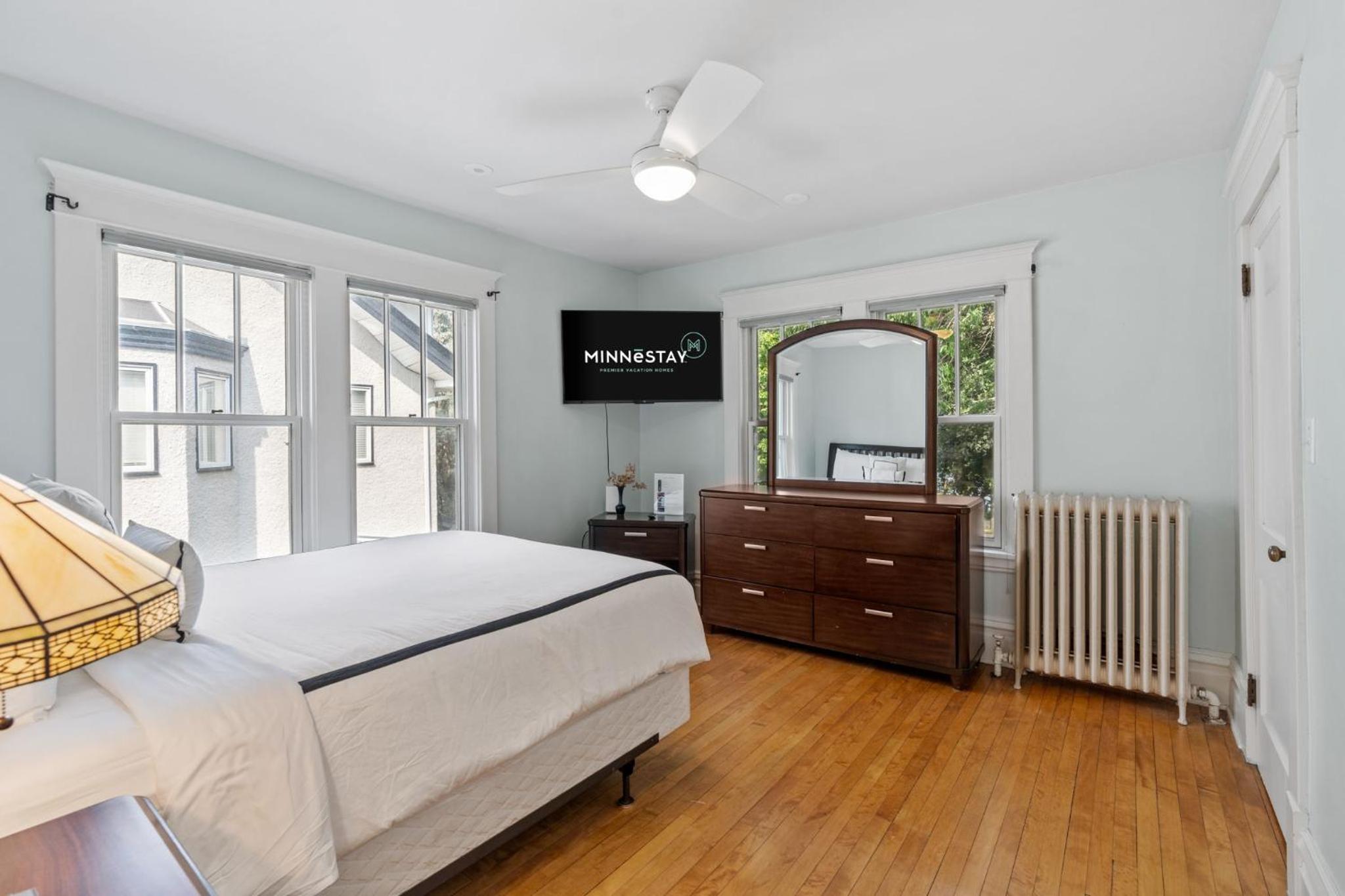 Minneapolis / St Paul Vacations - Harriet House - Property Image 2